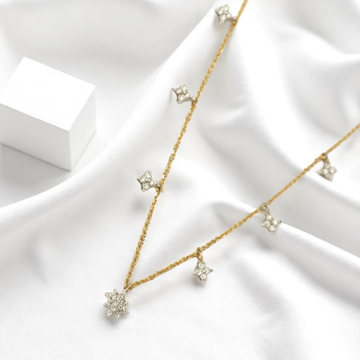 Collier station de diamants en étoile en or massif 14k (certifié) Neuf - En vente à New Delhi, DL