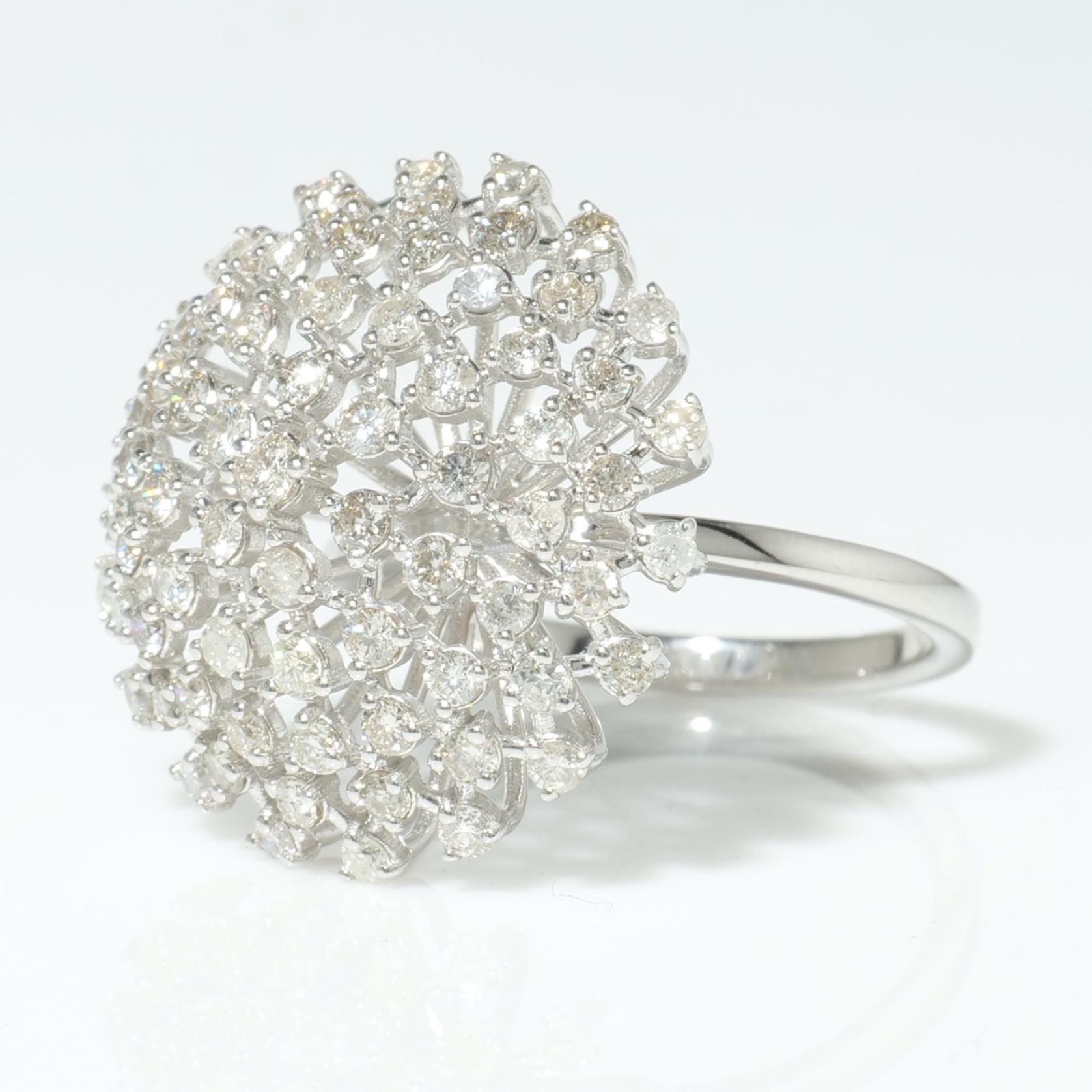 Anello cocktail con diamante a cupola Starburst in oro massiccio 14k (certificato) In condizioni Nuovo in vendita a New Delhi, DL