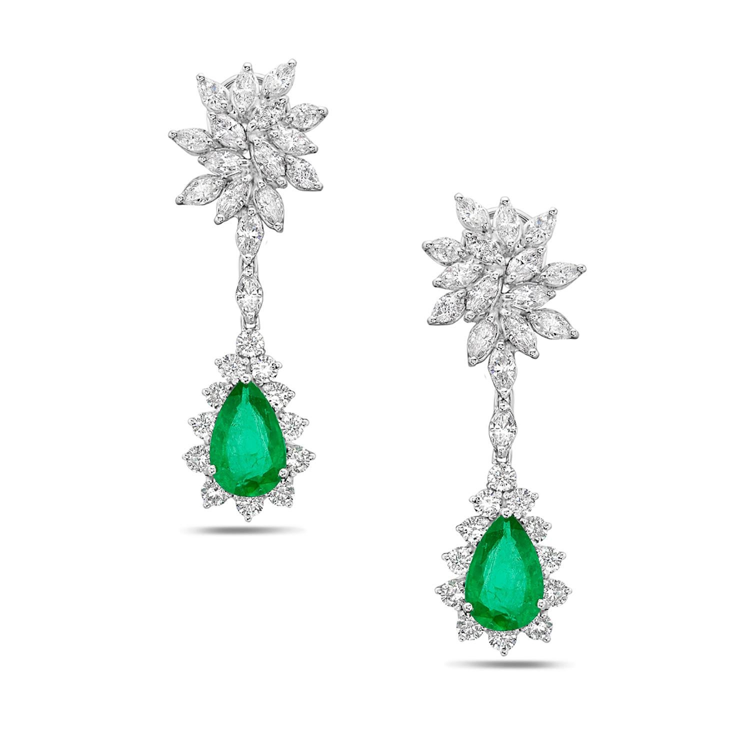 Starburst Earrings with Pear Shaped Emerald & VS Diamonds in 18k White Gold In New Condition For Sale In New York, NY