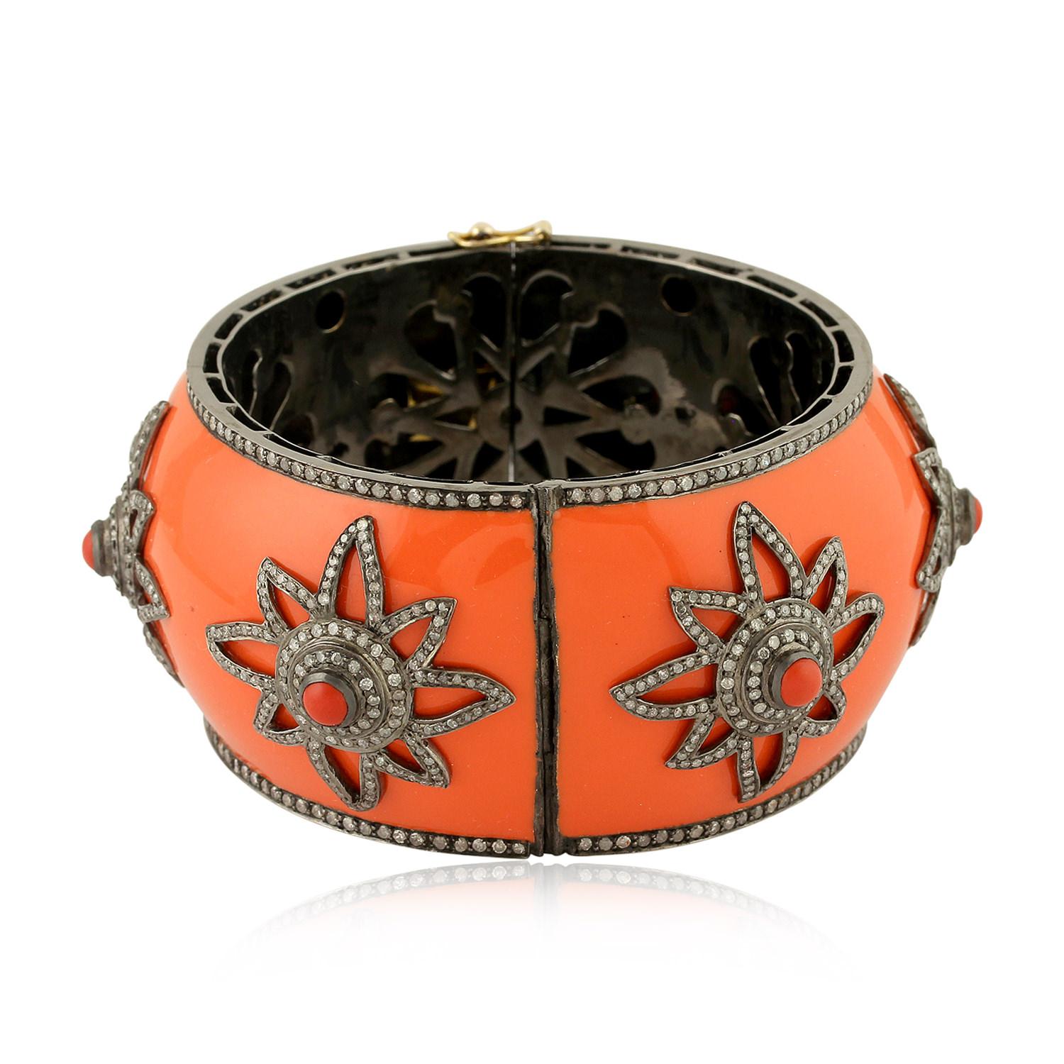 Art Nouveau Starburst Motif On Coral Enameled Cuff Made in 18k Gold For Sale