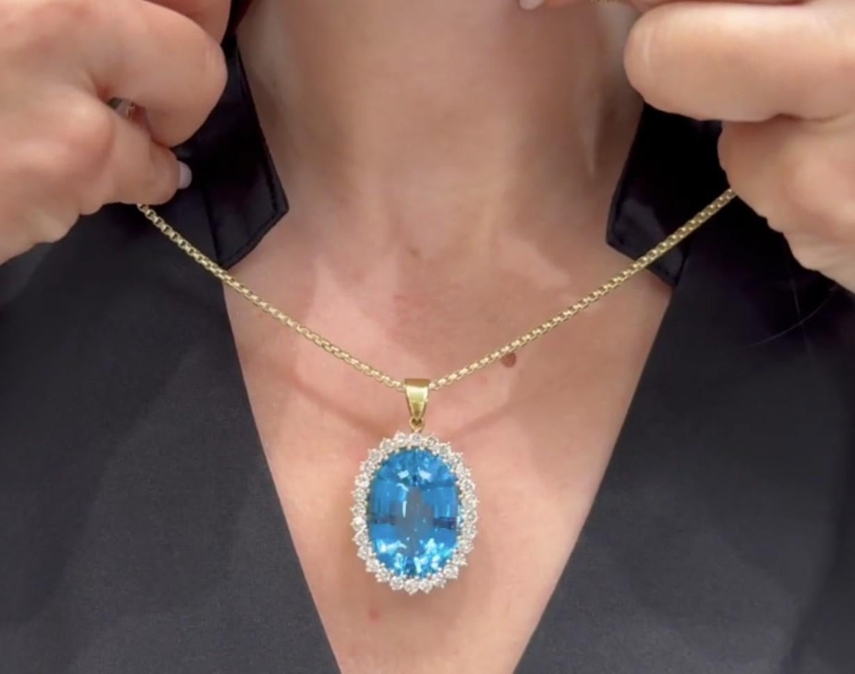 Collier pendentif London Oval Blue Topaz en or jaune 14 carats, change de boîte, or 18 carats Pour femmes en vente
