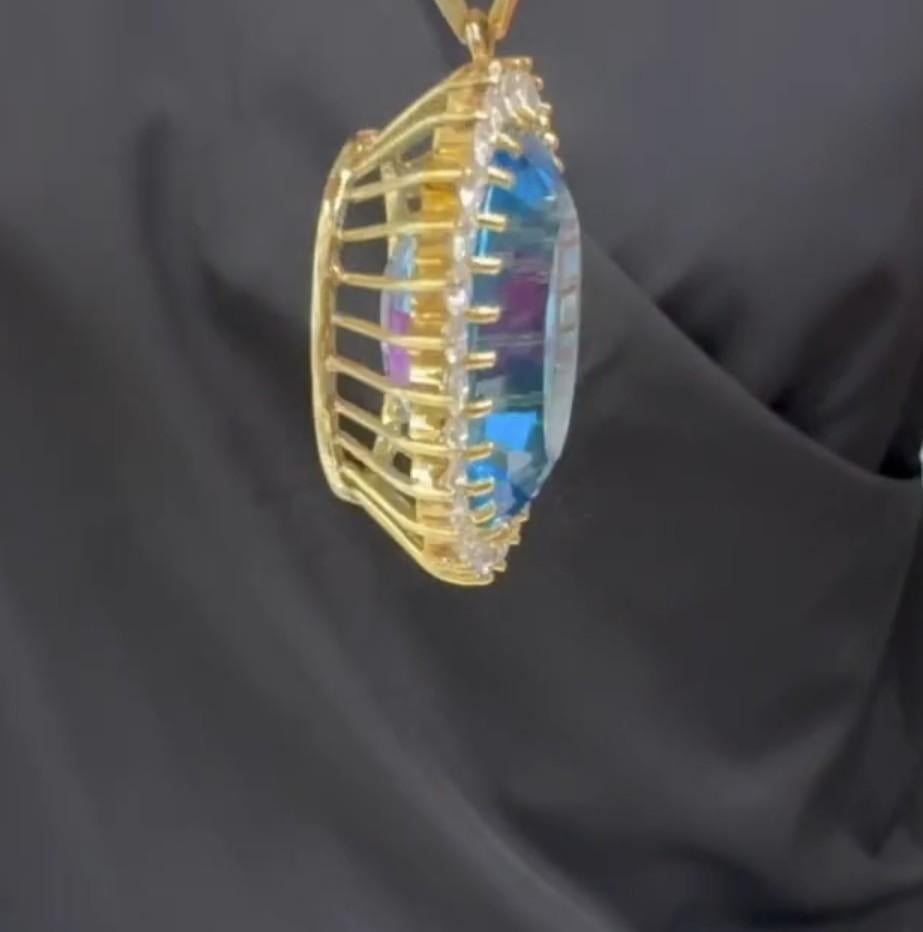 Collier pendentif London Oval Blue Topaz en or jaune 14 carats, change de boîte, or 18 carats en vente 3