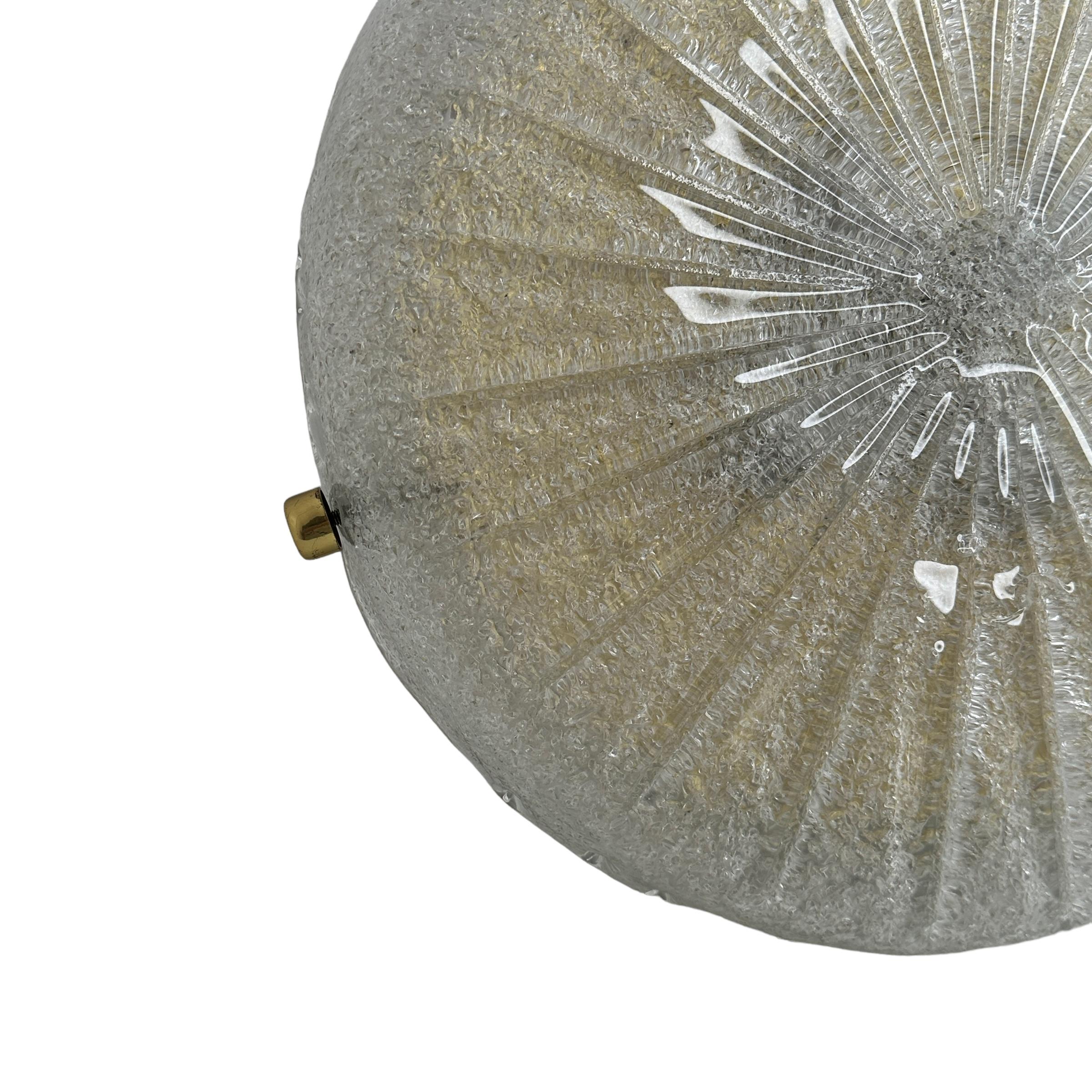 Starburst Pattern Clear Murano Glass Flush Mount Ceiling Light, Italy, 1970s In Good Condition For Sale In Nuernberg, DE