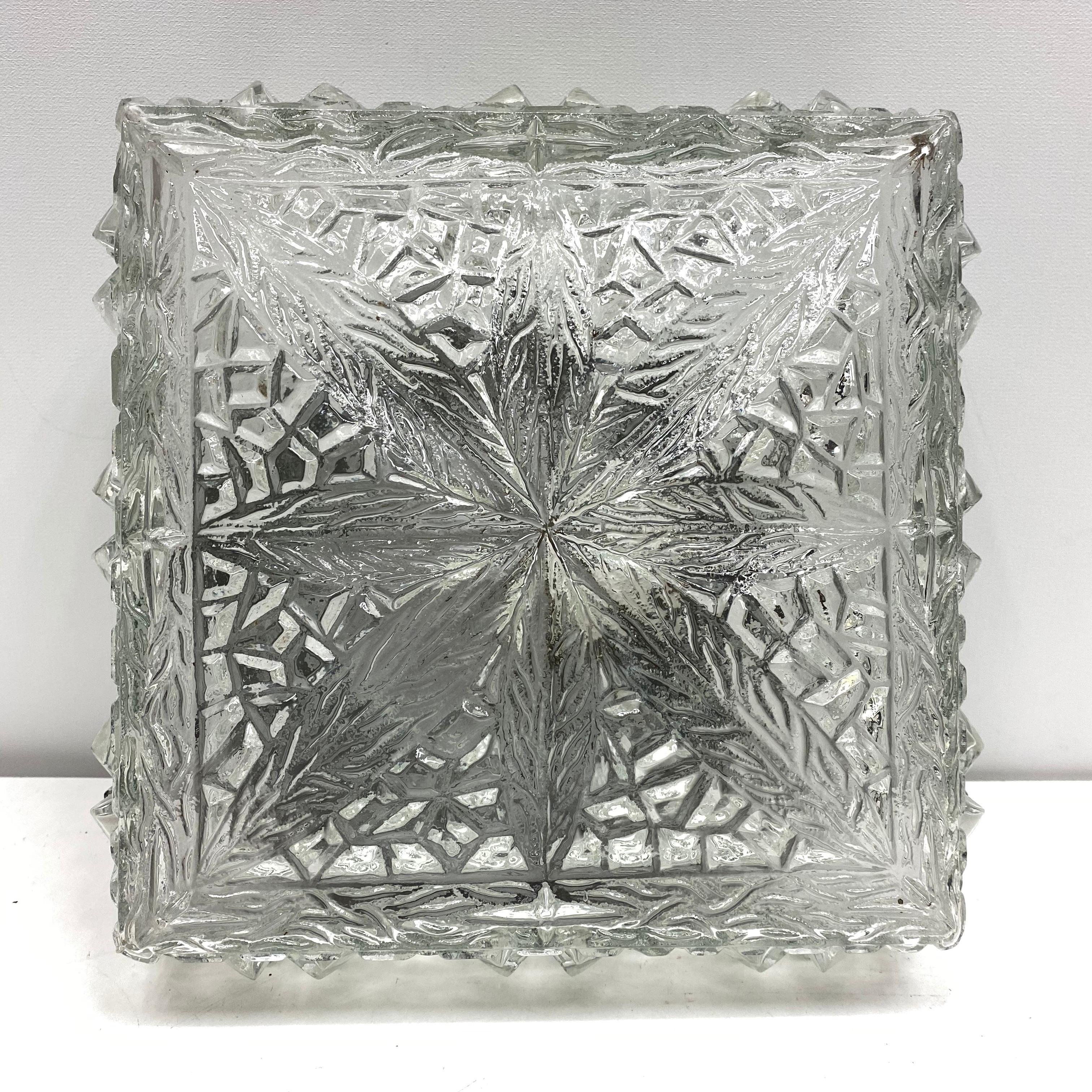 A petite Starburst pattern flush mount ceiling light. It measures approx. 4 1/4