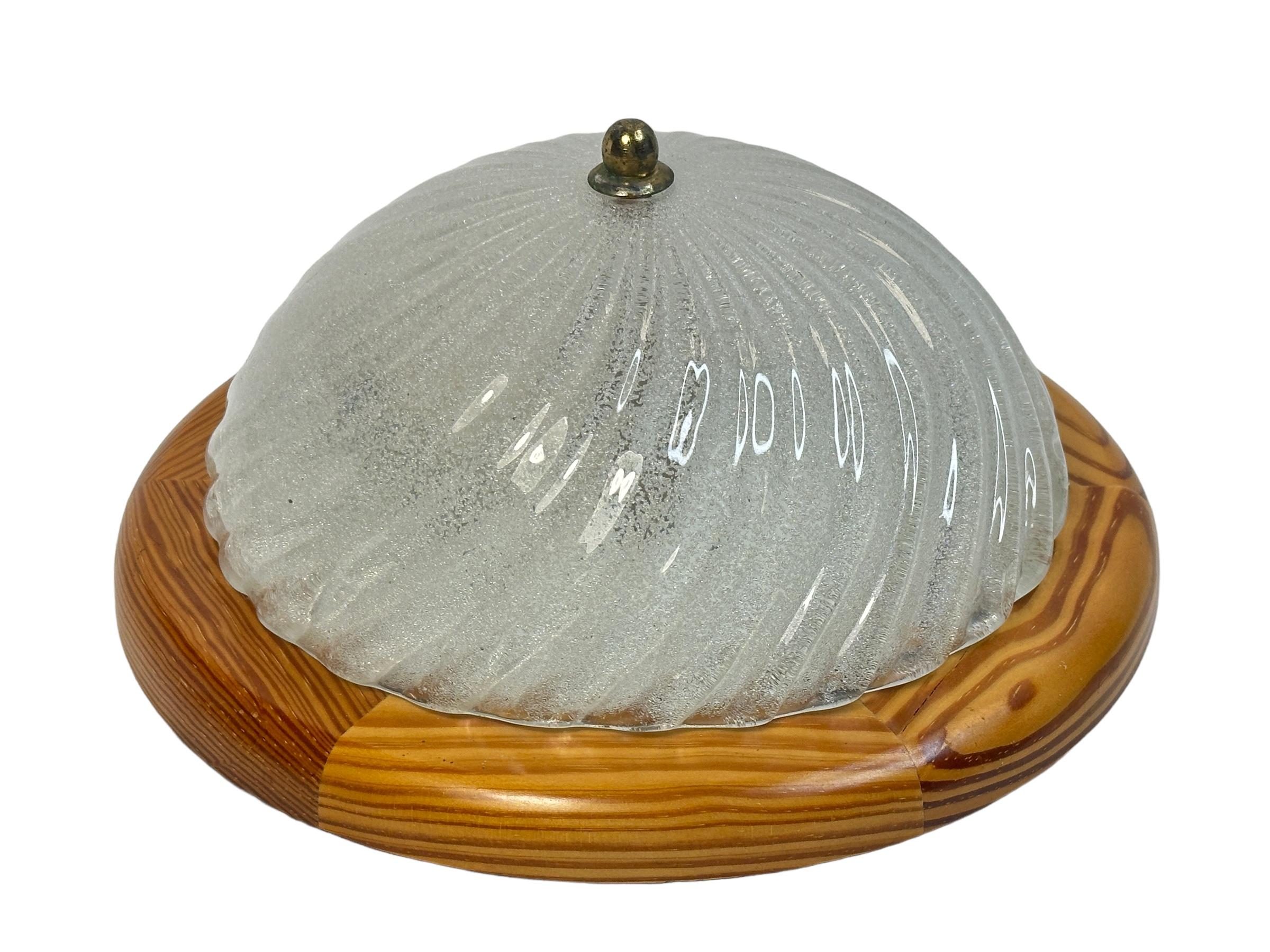 Starburst Pattern Ice Glass and Wood, Flush Mount Ceiling Light, Austria, 1970s In Good Condition For Sale In Nuernberg, DE