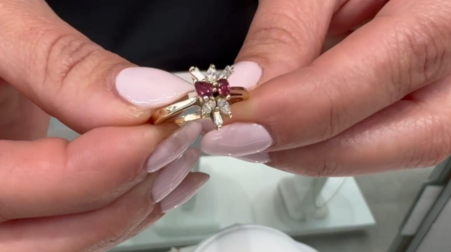 Bague en or jaune 14K avec diamants et rubis en forme de poire en étoile en vente 3