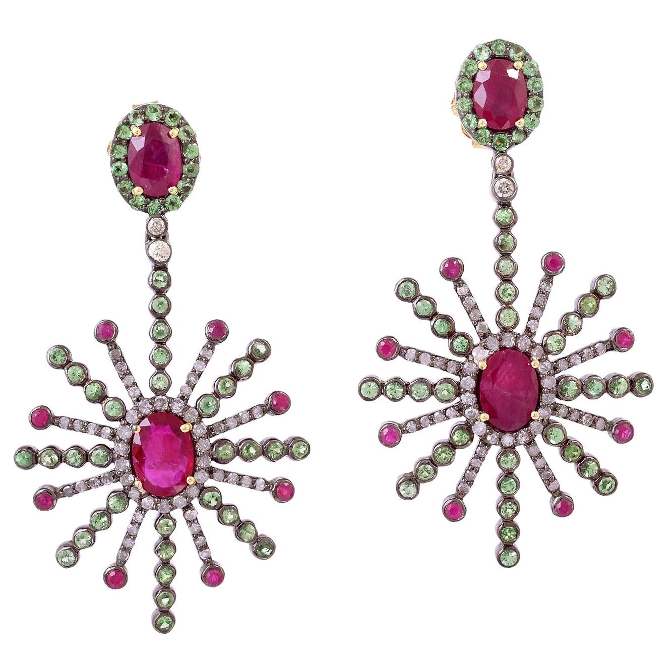 Boucles d'oreilles étoile en rubis, tsavorite et diamants