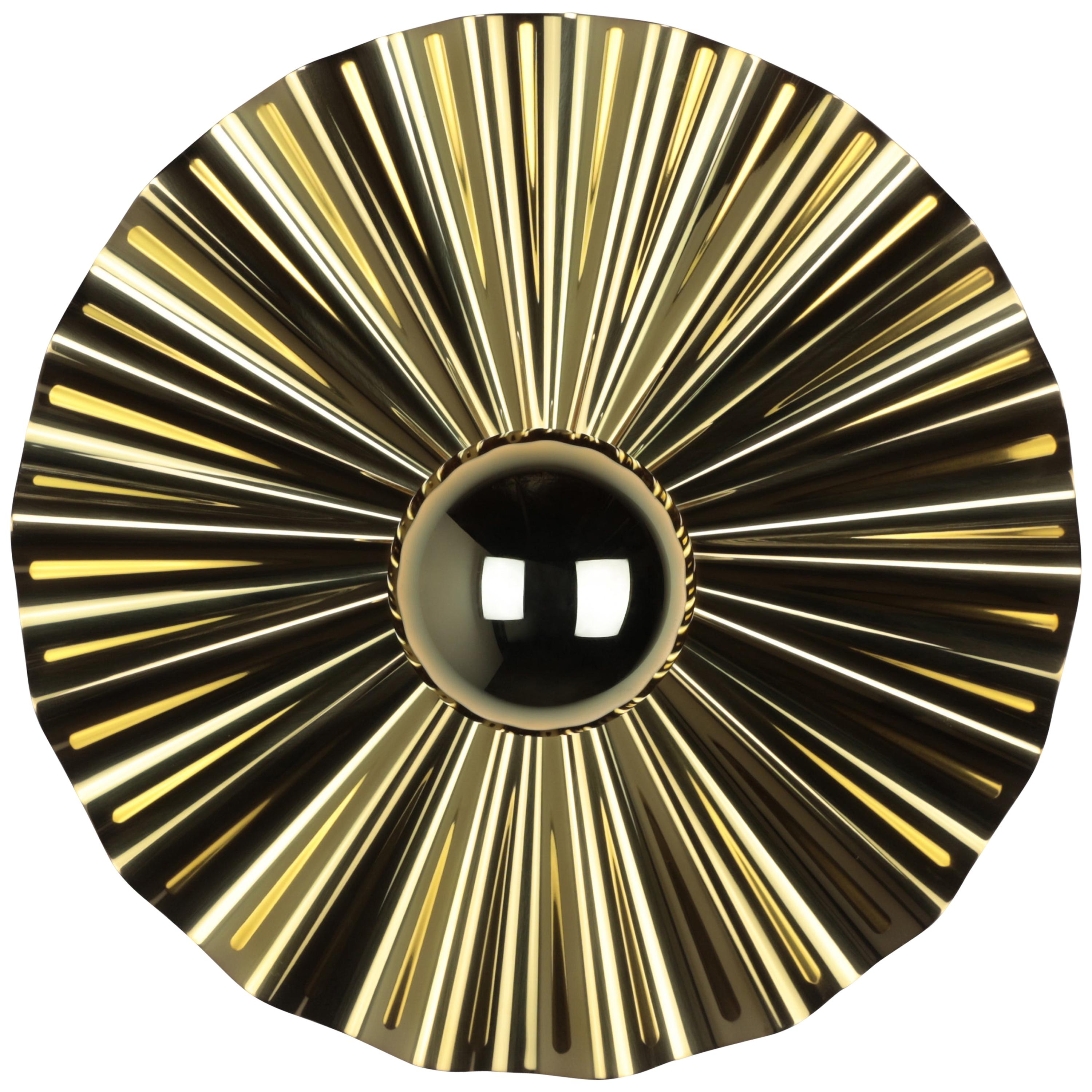 Applique en forme d'étoile, dorée avec ampoule à culot doré de Christopher Kreiling