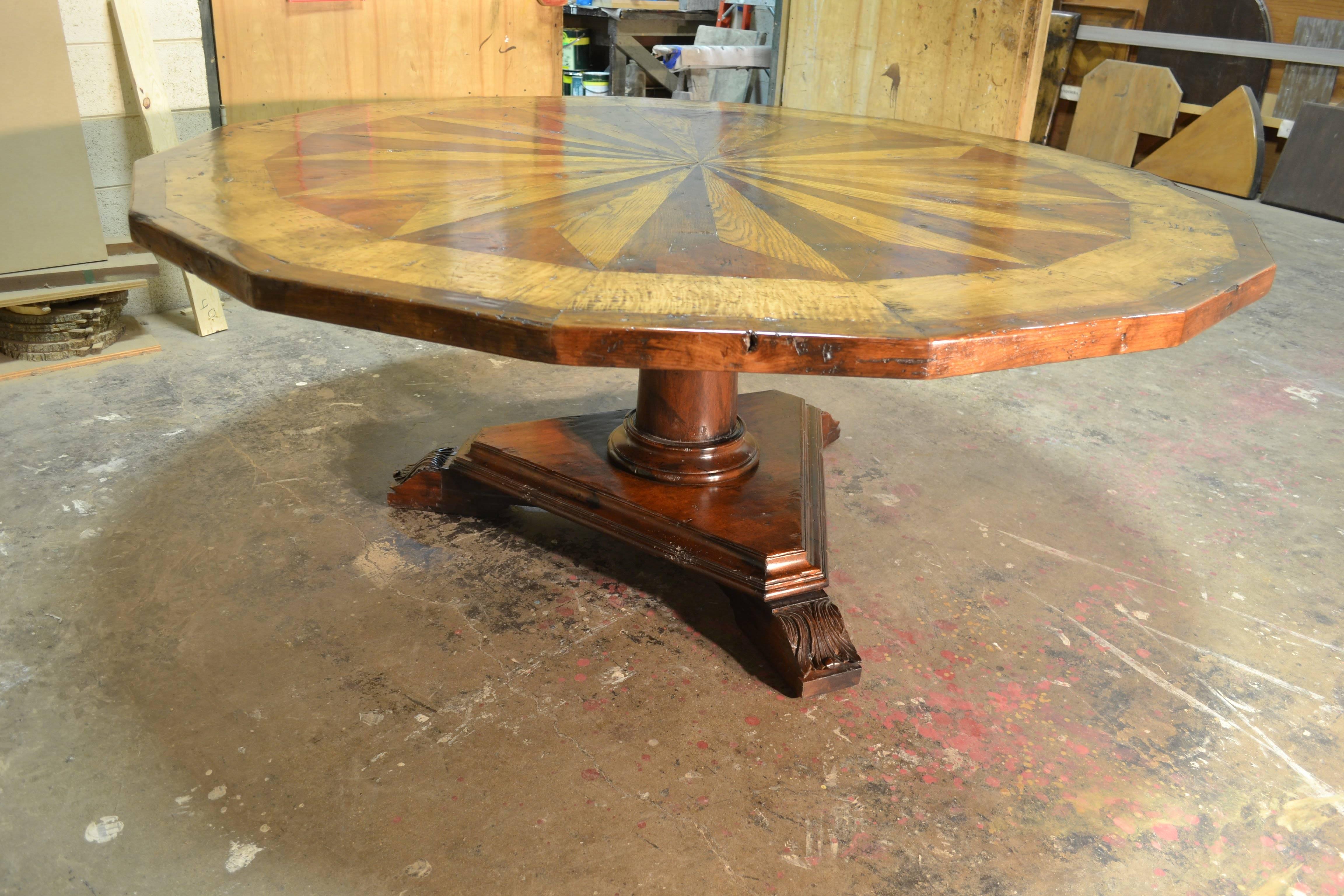 Starburst Soleil Dining Table In Excellent Condition For Sale In Chicago, IL