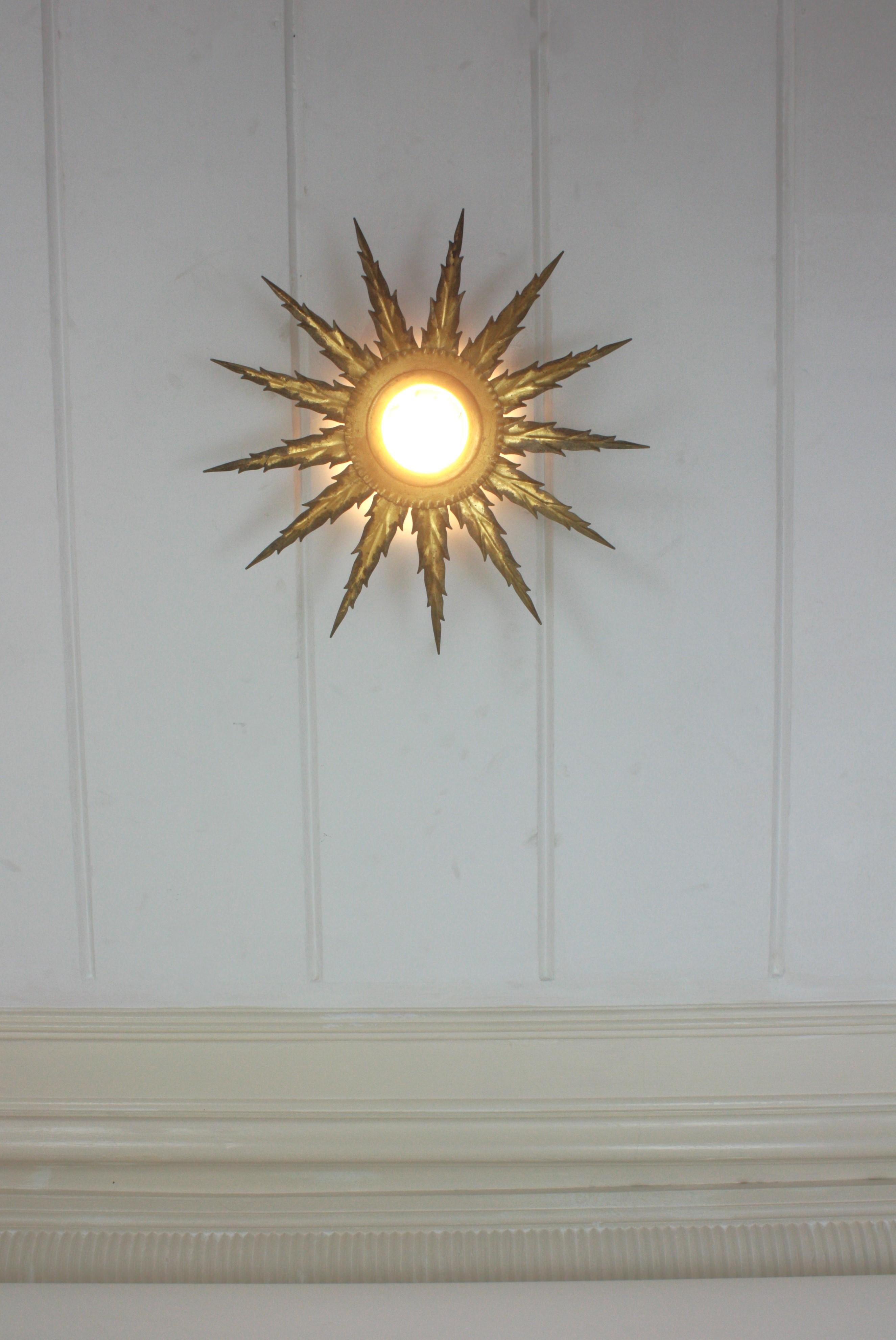 Luminaire Starburst Sunburst en métal doré avec détails Jagged, 1950 en vente 6