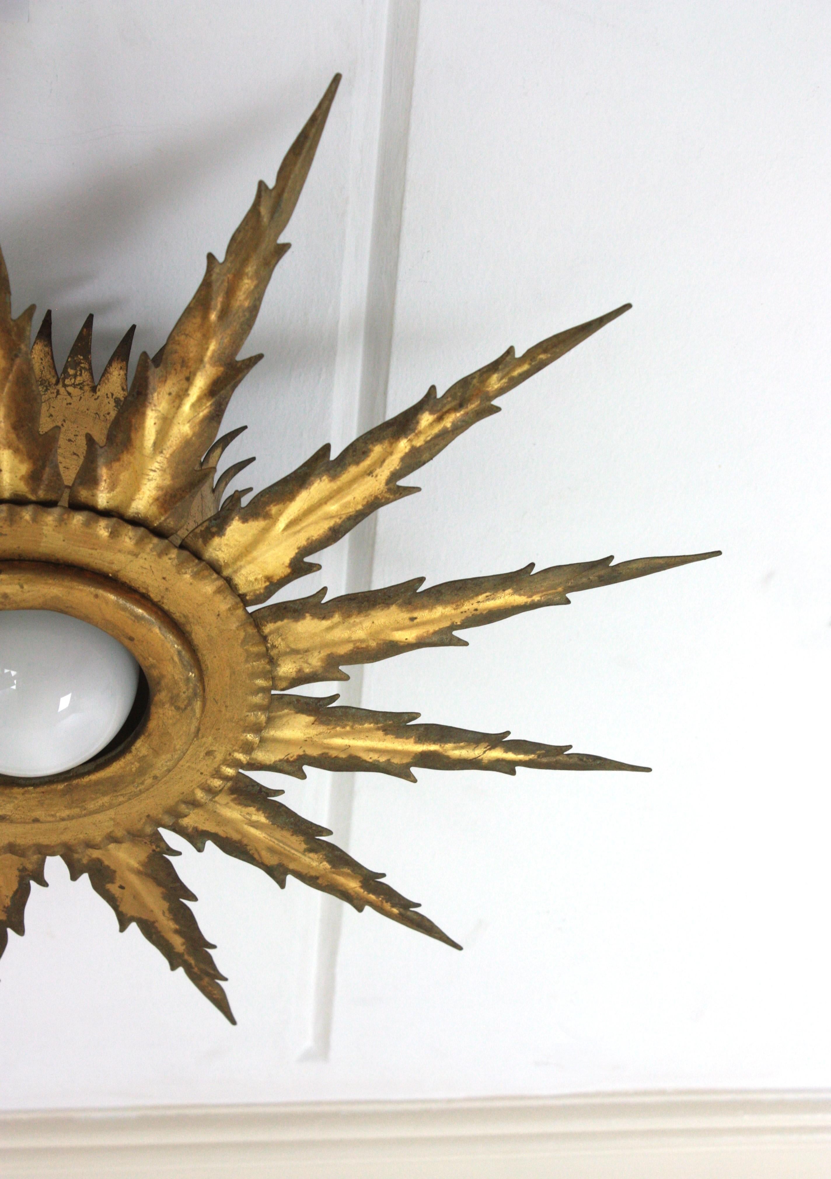 Luminaire Starburst Sunburst en métal doré avec détails Jagged, 1950 en vente 9
