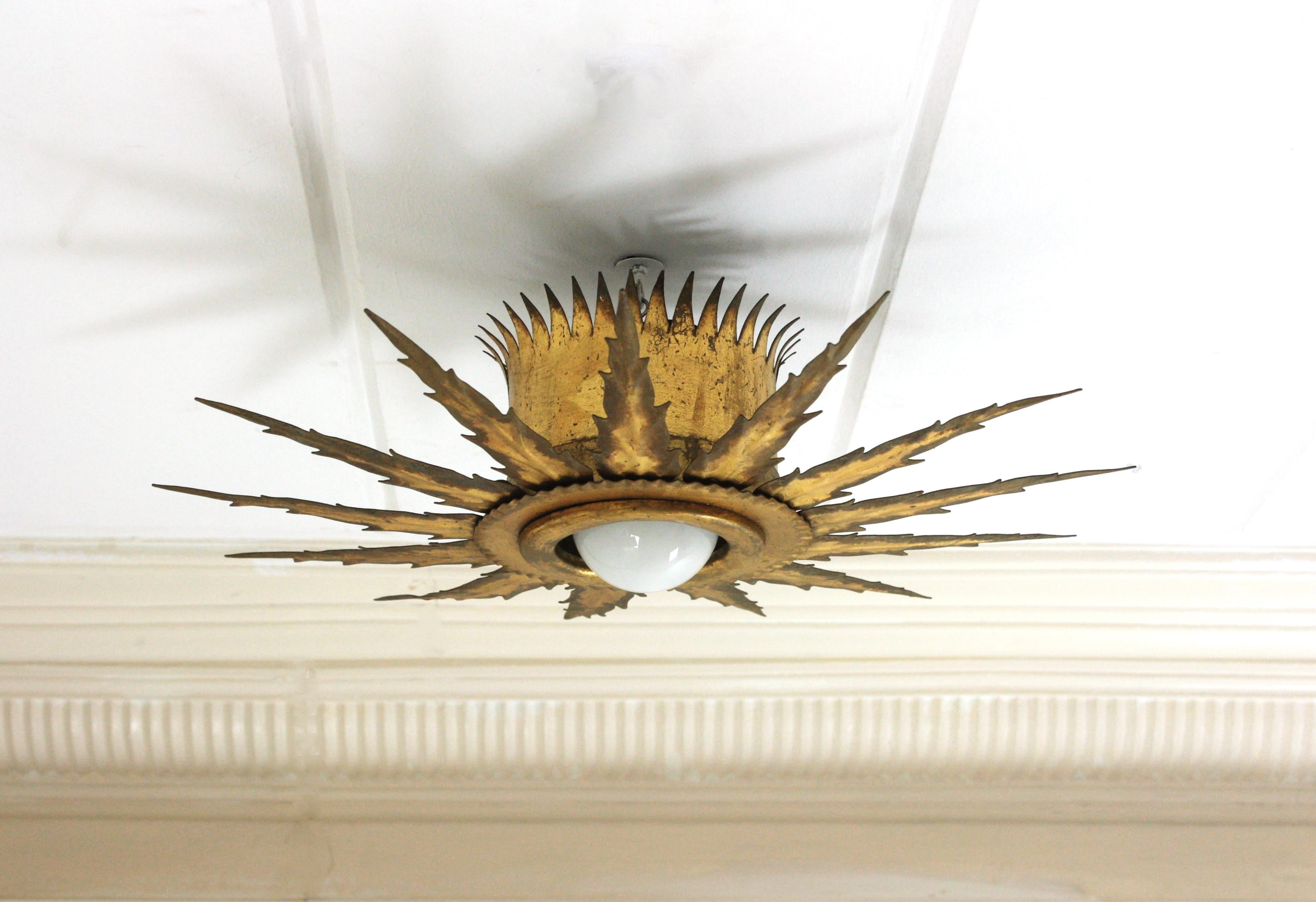 Luminaire Starburst Sunburst en métal doré avec détails Jagged, 1950 en vente 10