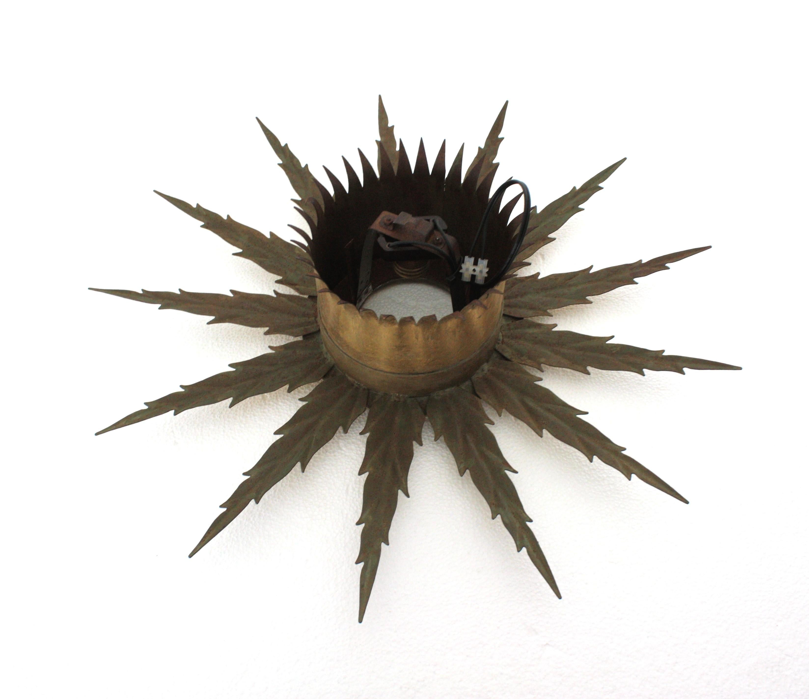 Luminaire Starburst Sunburst en métal doré avec détails Jagged, 1950 en vente 11