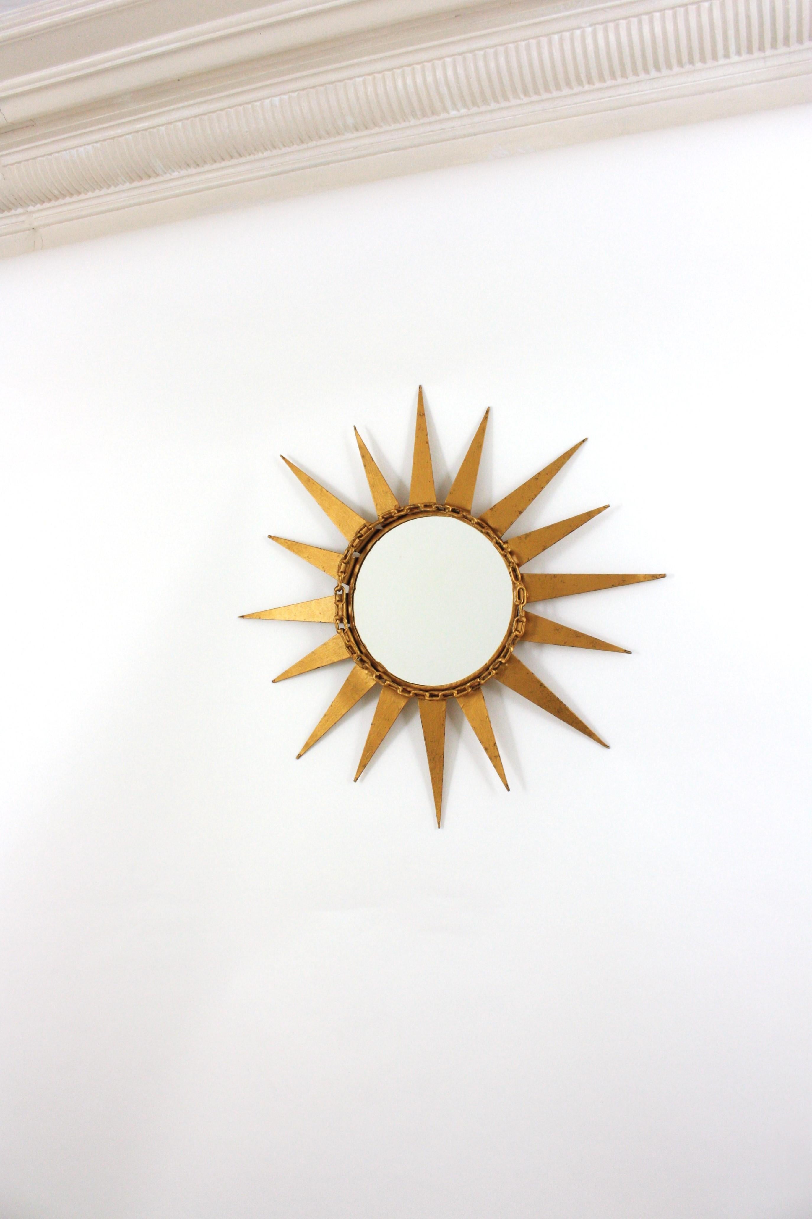 Starburst Sunburst Mirror in Gilt Iron with Chain Link Motif, Spain 1950s For Sale 3