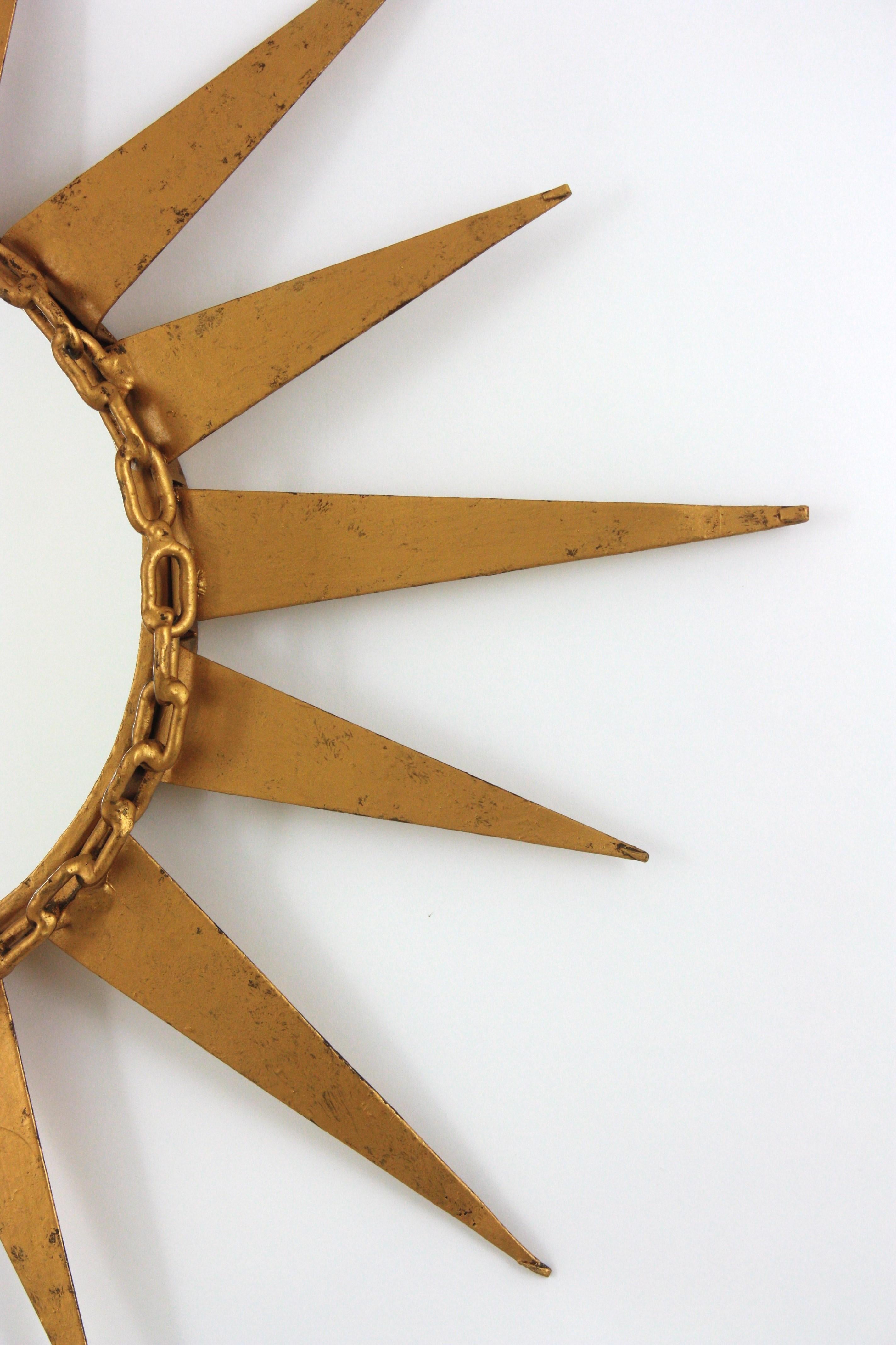 Starburst Sunburst Mirror in Gilt Iron with Chain Link Motif, Spain 1950s For Sale 6