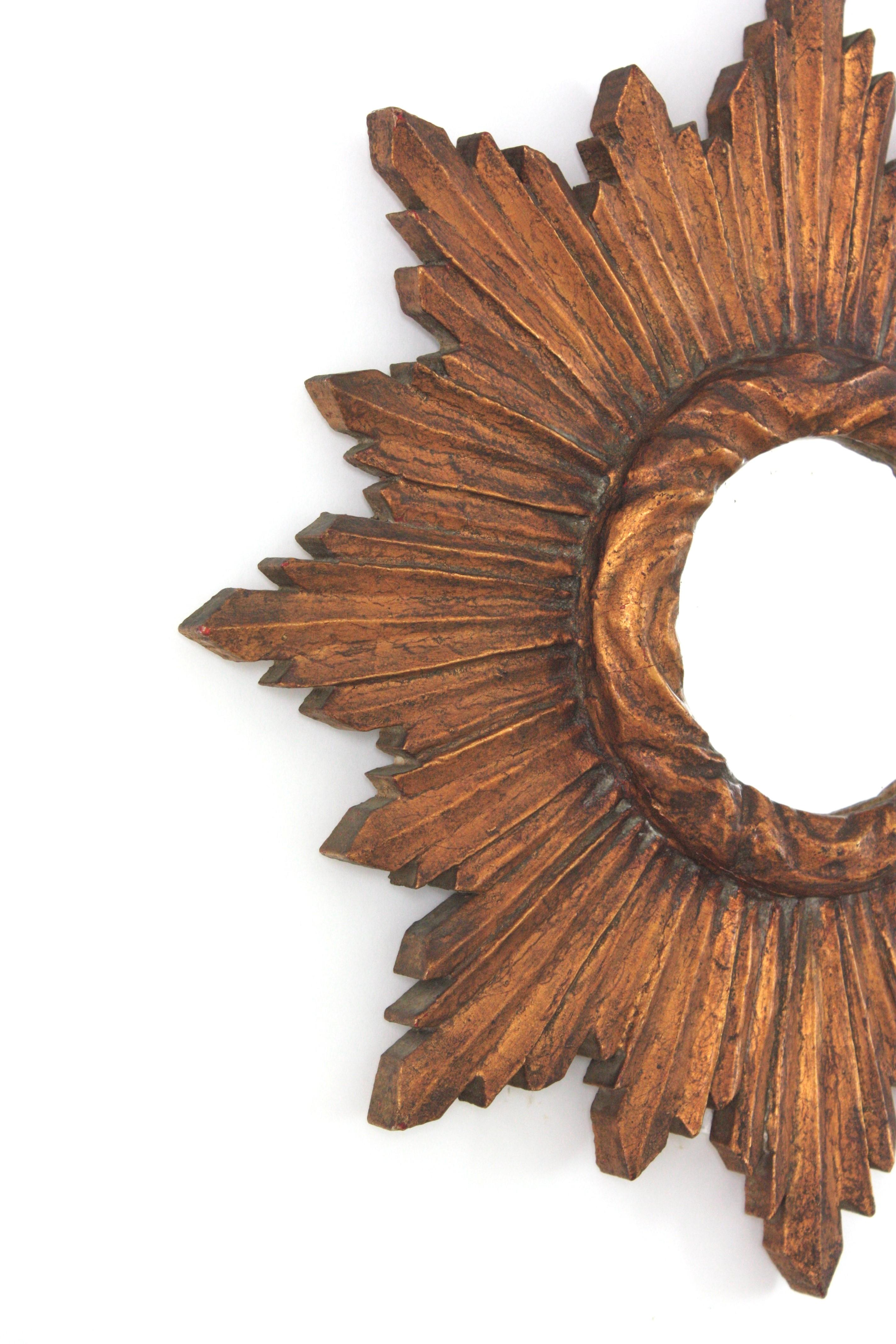 Legno dorato Specchio Starburst Sunburst in legno dorato, barocco spagnolo, anni '40 in vendita