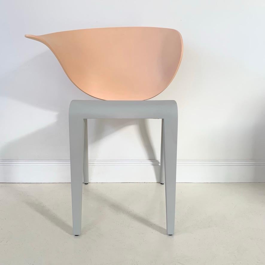 Rare Philippe Starck Boom Rang Chair, small edition by Aleph-Driade in 1992, France.
Grey and pale pink polyurethan and fiberglass.
Signed Aleph by Starck.
Original good condition.
Dimensions: 79 cm H, 60 cm W, 42 cm D, seat height: 47 cm