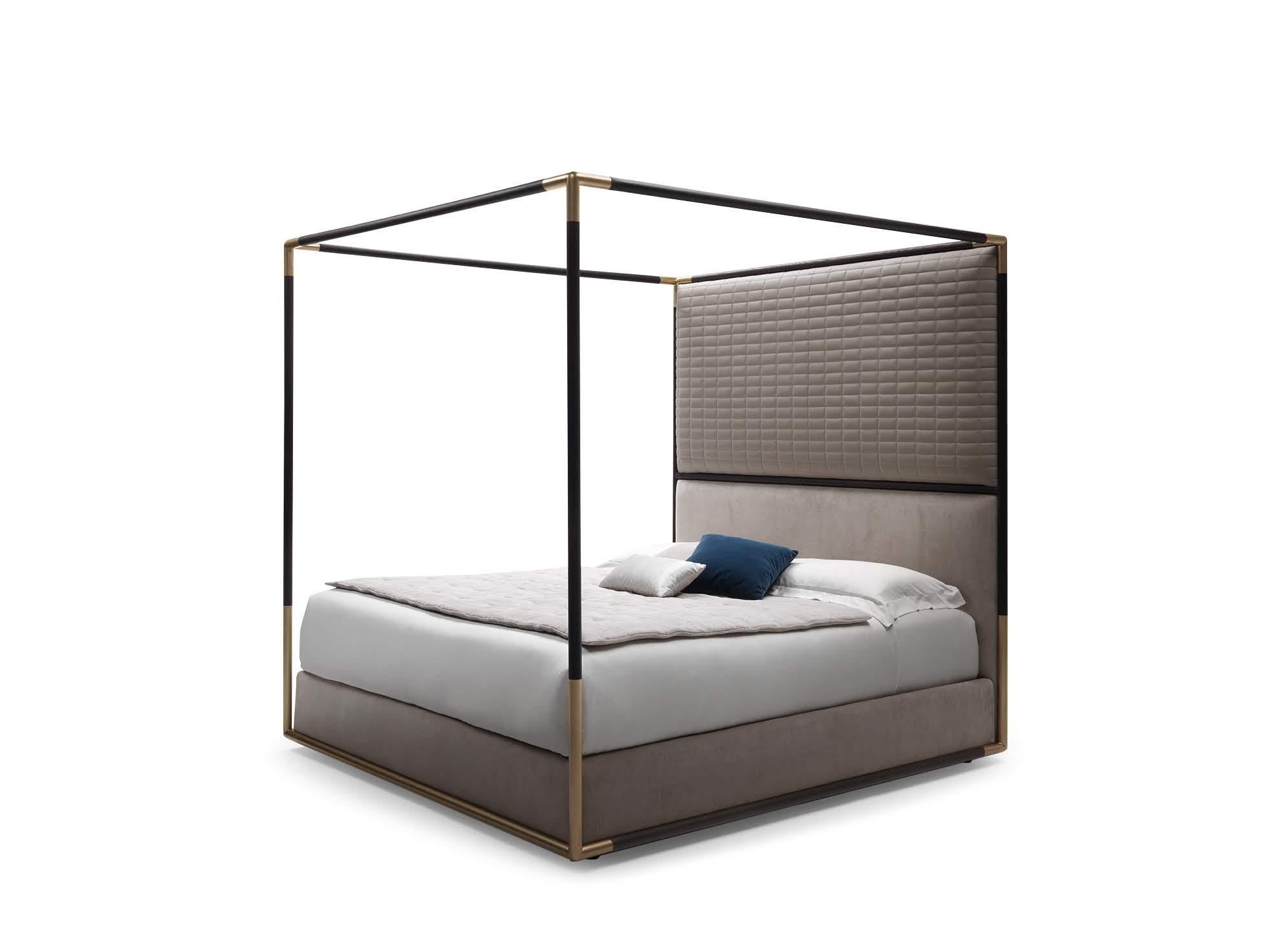 Stardust is a collection of products in which the bed and the four poster bed play a main role, capable to confer an anti-conventional note, of modern decoration, to the night area. Products of refined elegance that combine the formal strictness and