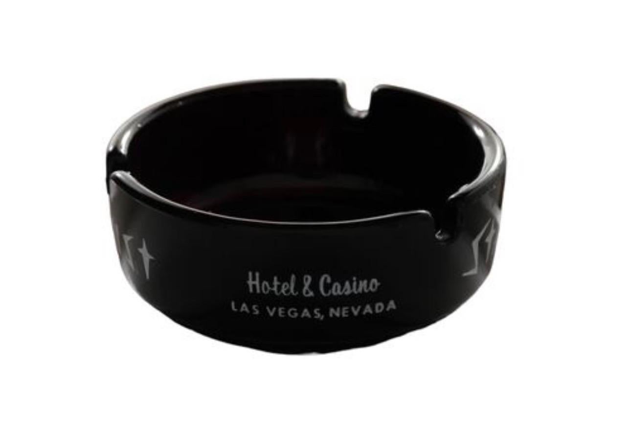 Stardust Las Vegas Schwarzer Glas-Aschenbecher (20. Jahrhundert) im Angebot