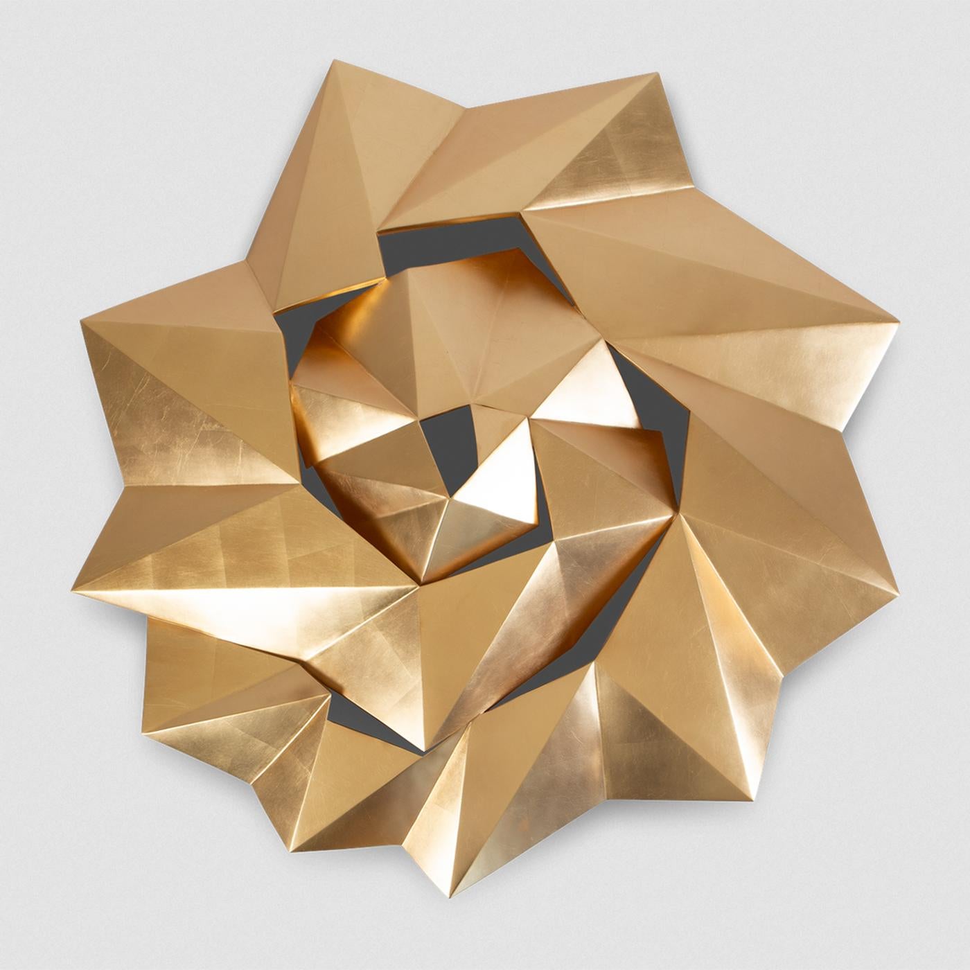 Wall Decoration Stardust with all structure in hand-carved 
solid mahogany wood. Hand-crafted in gold leaf finish.
Also available on request in:
L 90 x D 20  x H 87cm, or in
L 120 x D 23 x H 116cm.
Also available in white lacquered finish or in