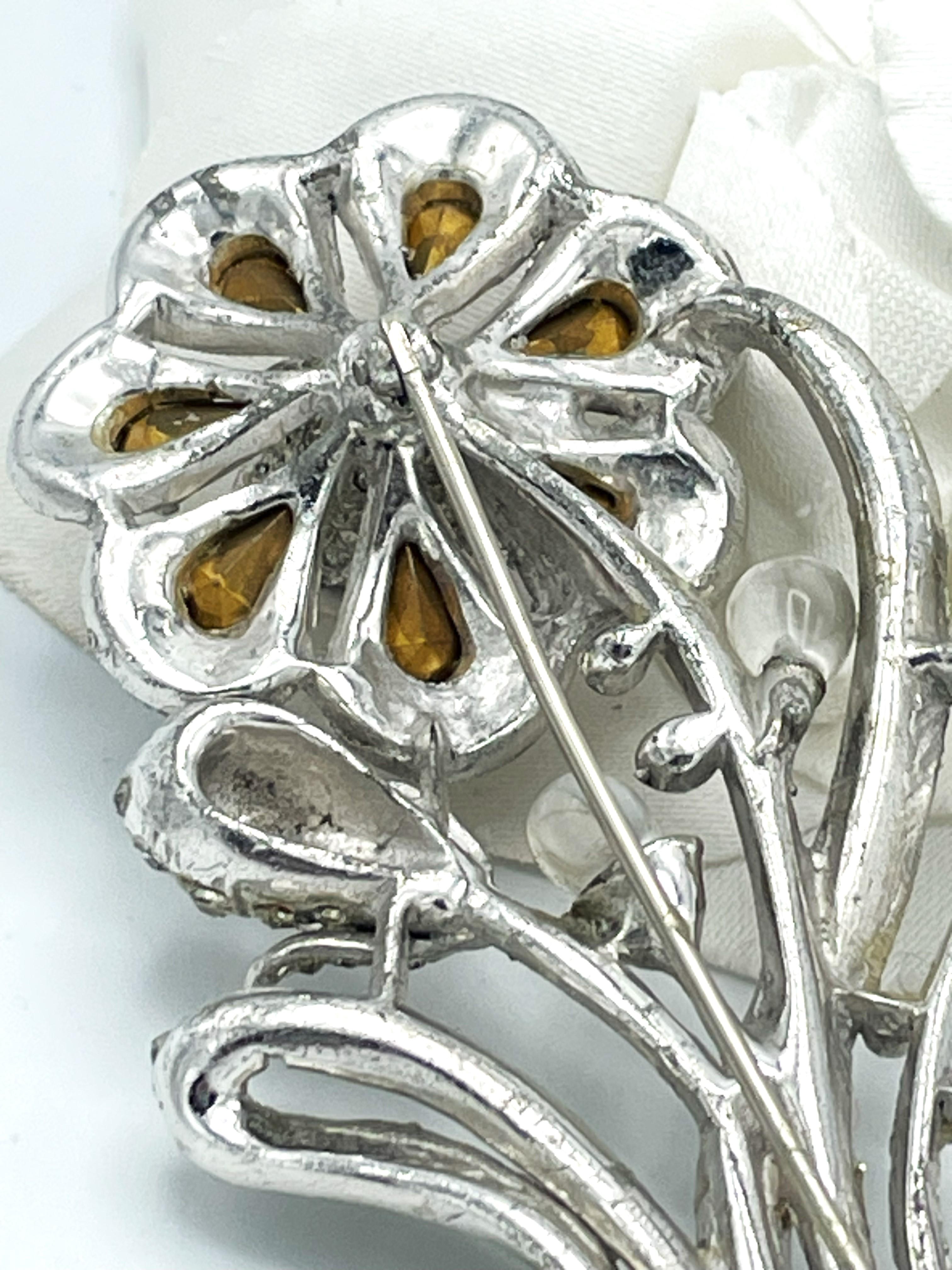 Women's STARET/STAR - Novelty Company, RHINESTONE FLOWER BROOCH, Chicago 1922-1947 For Sale