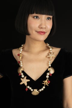 Collier "étoiles de mer et coquillages" de Christian Dior, conçu par Gianfranco Ferré