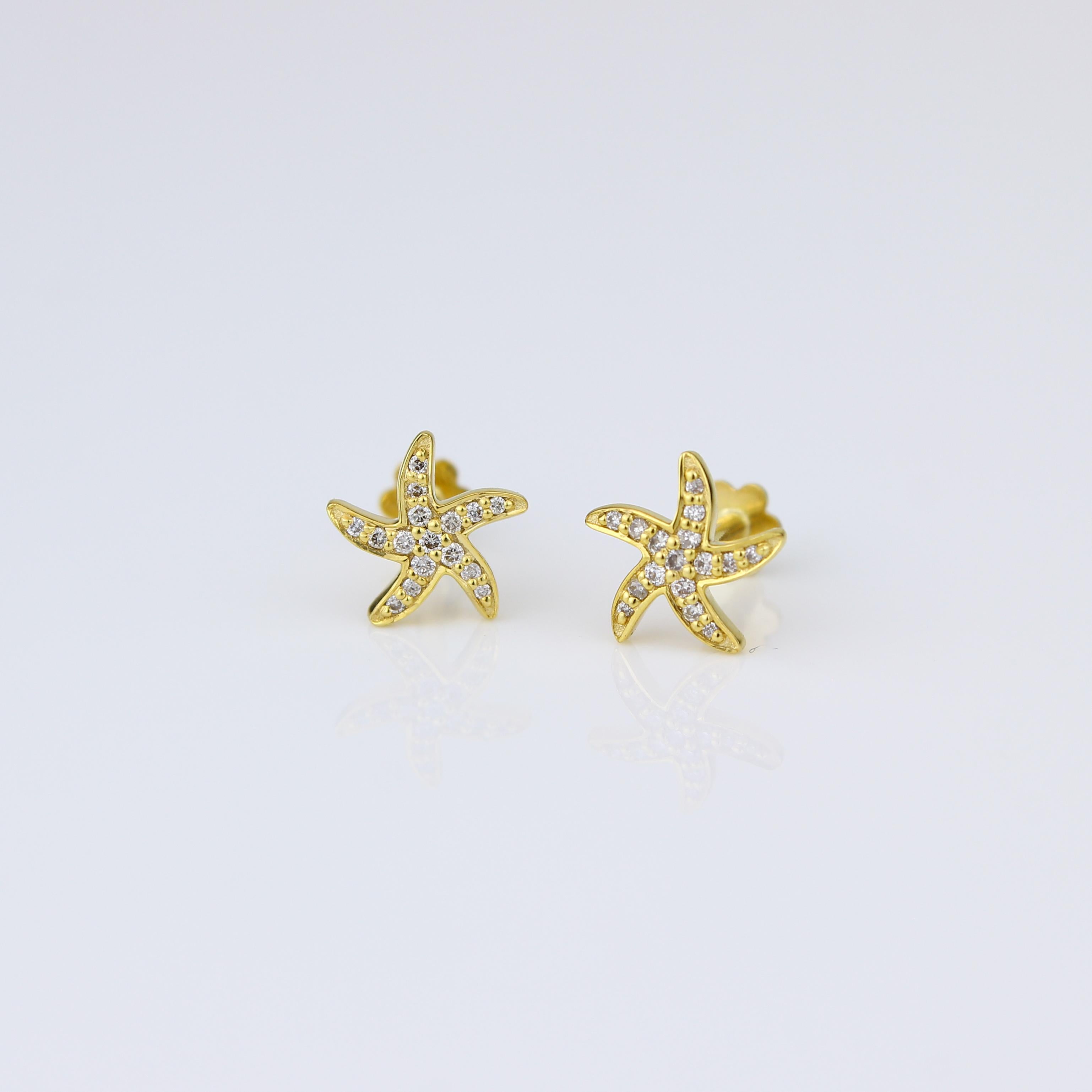 Taille ronde Boucles d'oreilles étoile de mer en or massif 18 carats pour filles (enfants) en vente