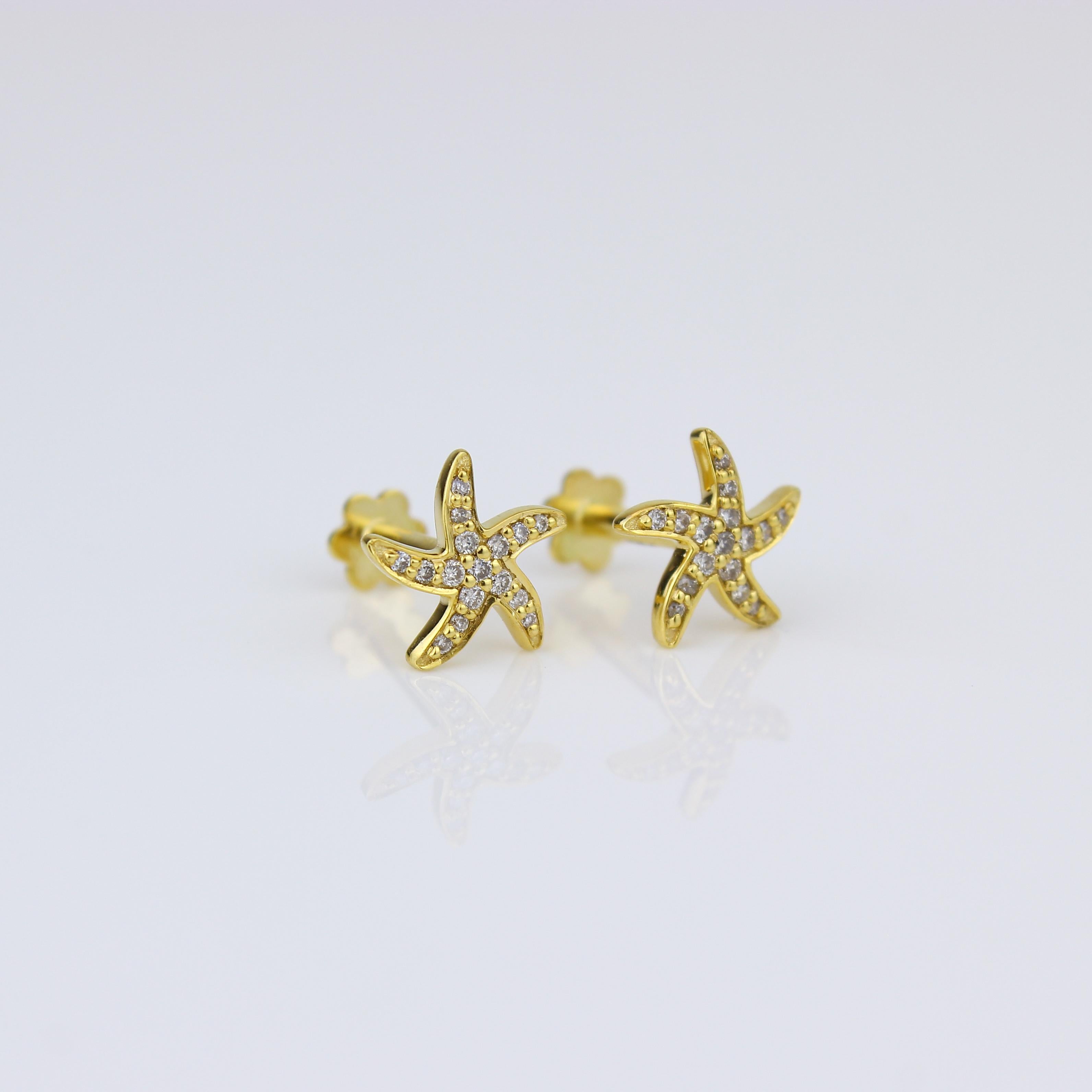 Boucles d'oreilles étoile de mer en or massif 18 carats pour filles (enfants) Pour femmes en vente