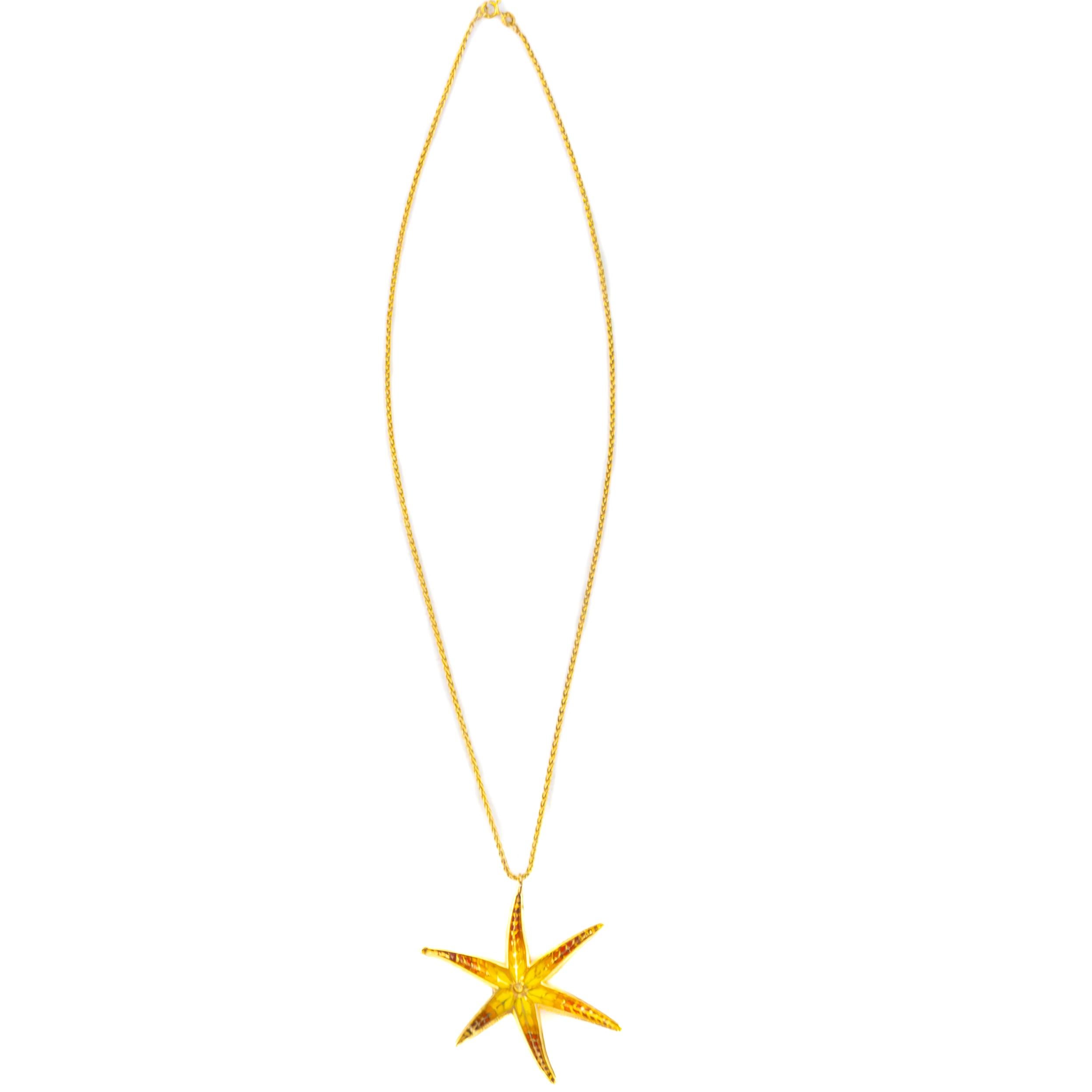 Taille vieille Europe Collier à pendentif émail et diamants avec motif d'étoile de mer en vente