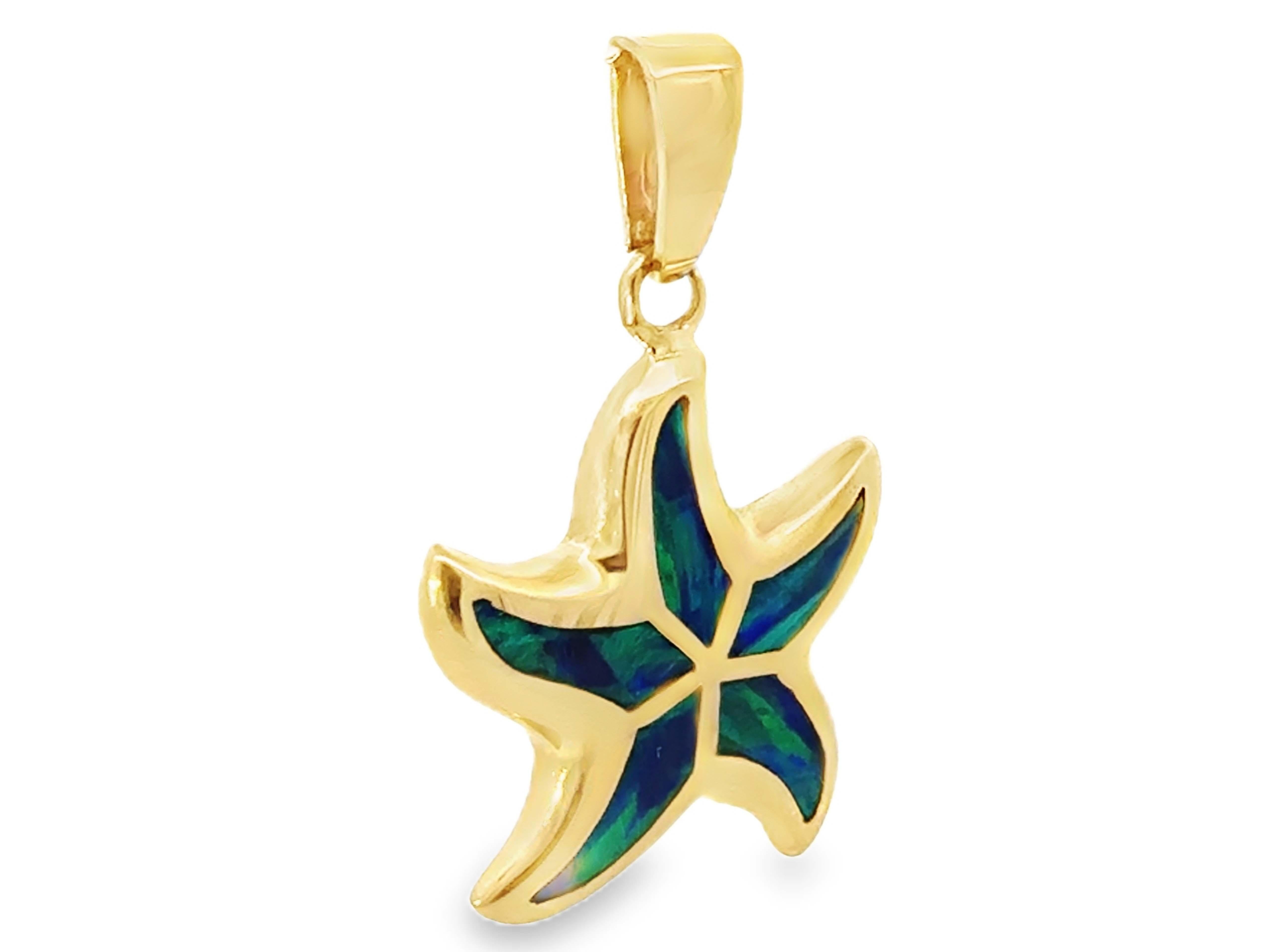 Taille transversale Pendentif incrusté d'opales étoile de mer en or jaune 14 carats en vente