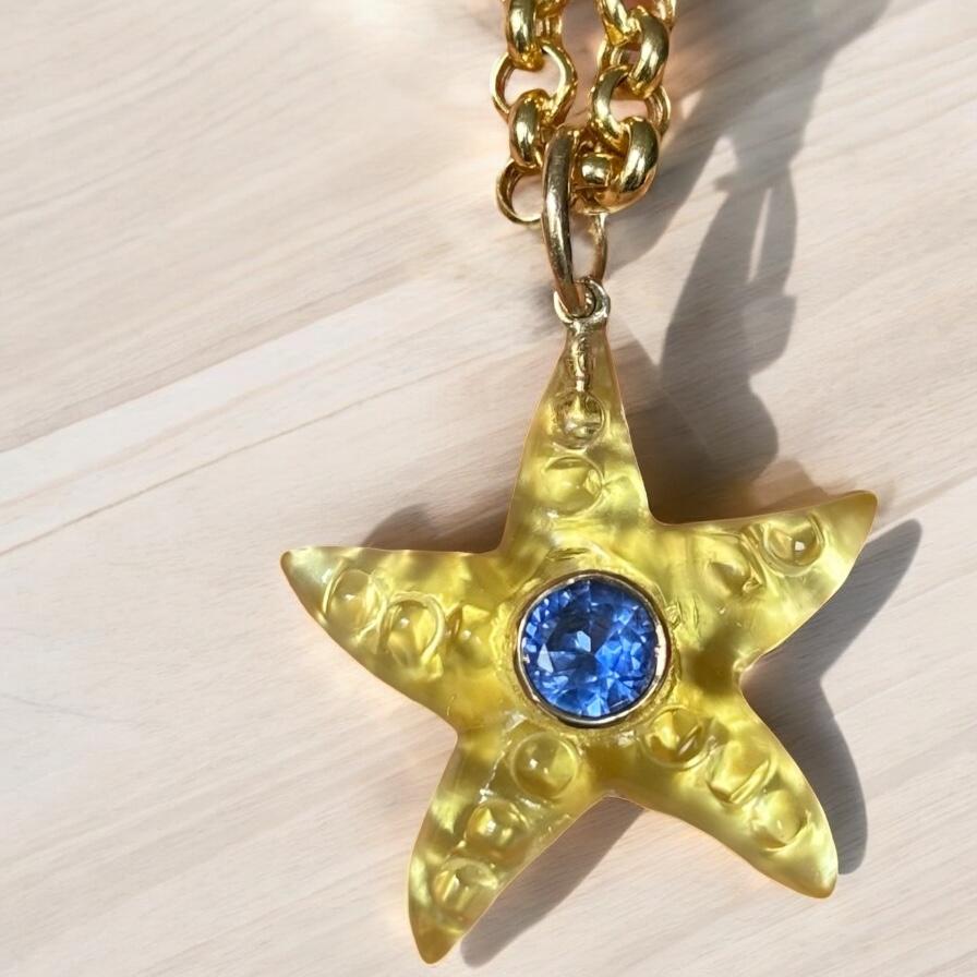 Ciondolo a forma di pesce stella, quarzo limone, zaffiro blu e oro 14k in vendita 1