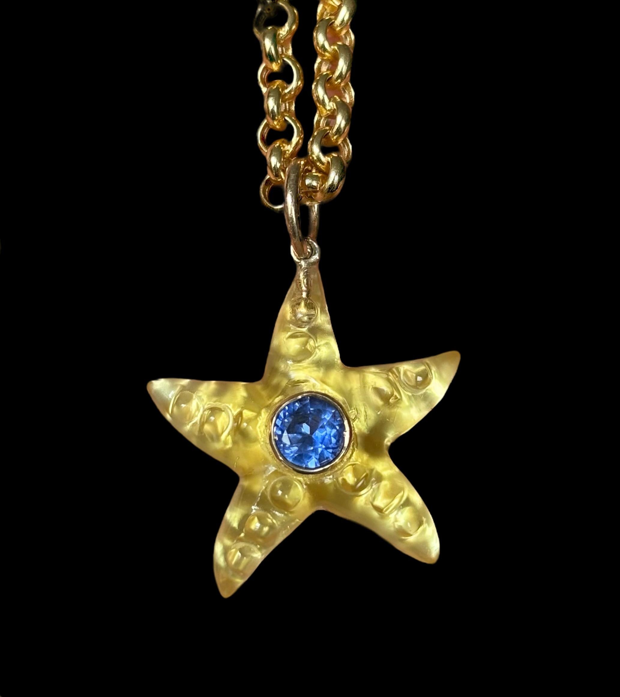 Ciondolo a forma di pesce stella, quarzo limone, zaffiro blu e oro 14k in vendita 3