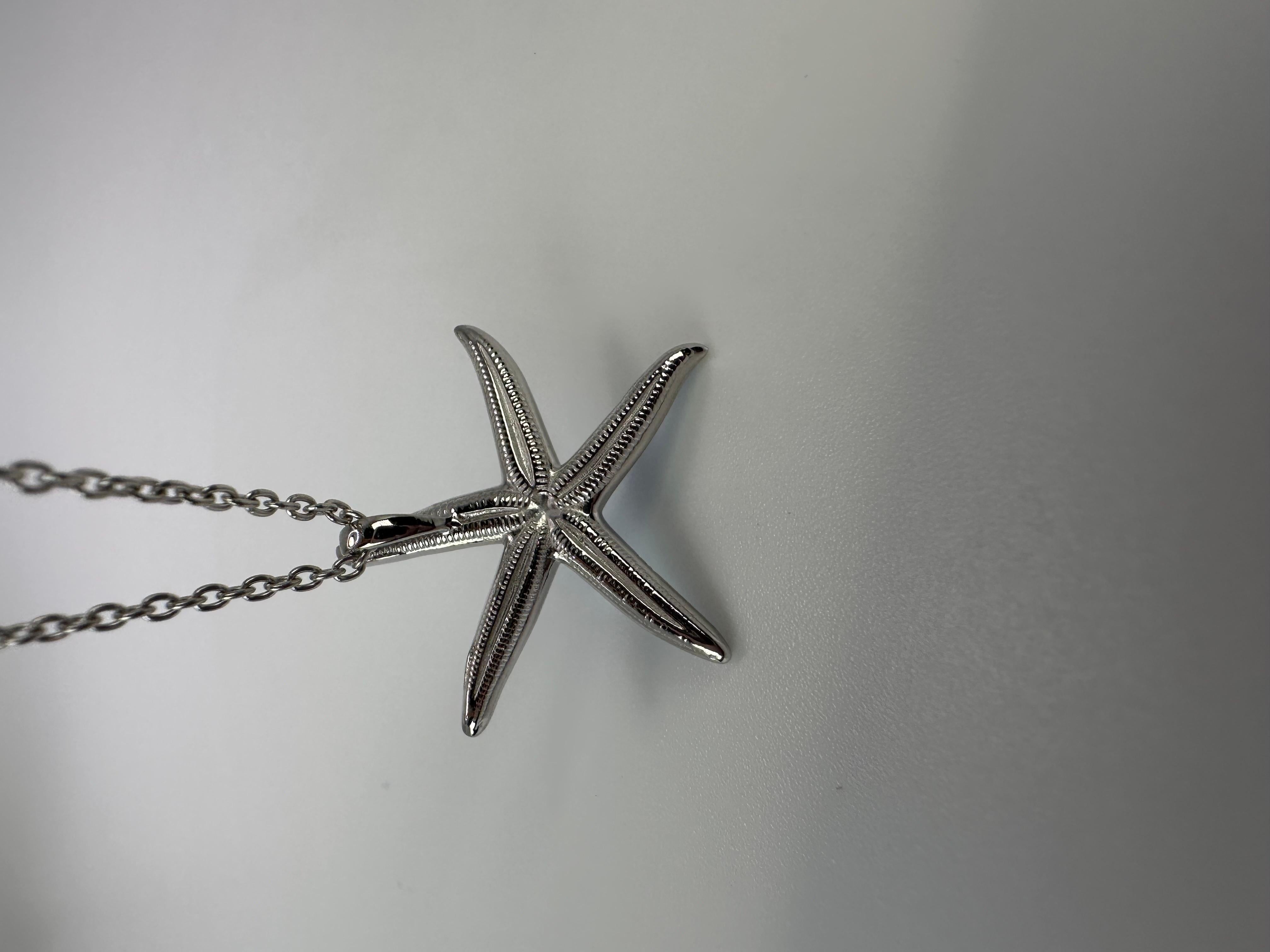 Women's or Men's Starfish pendant necklace SS 925 modern sea pendant For Sale