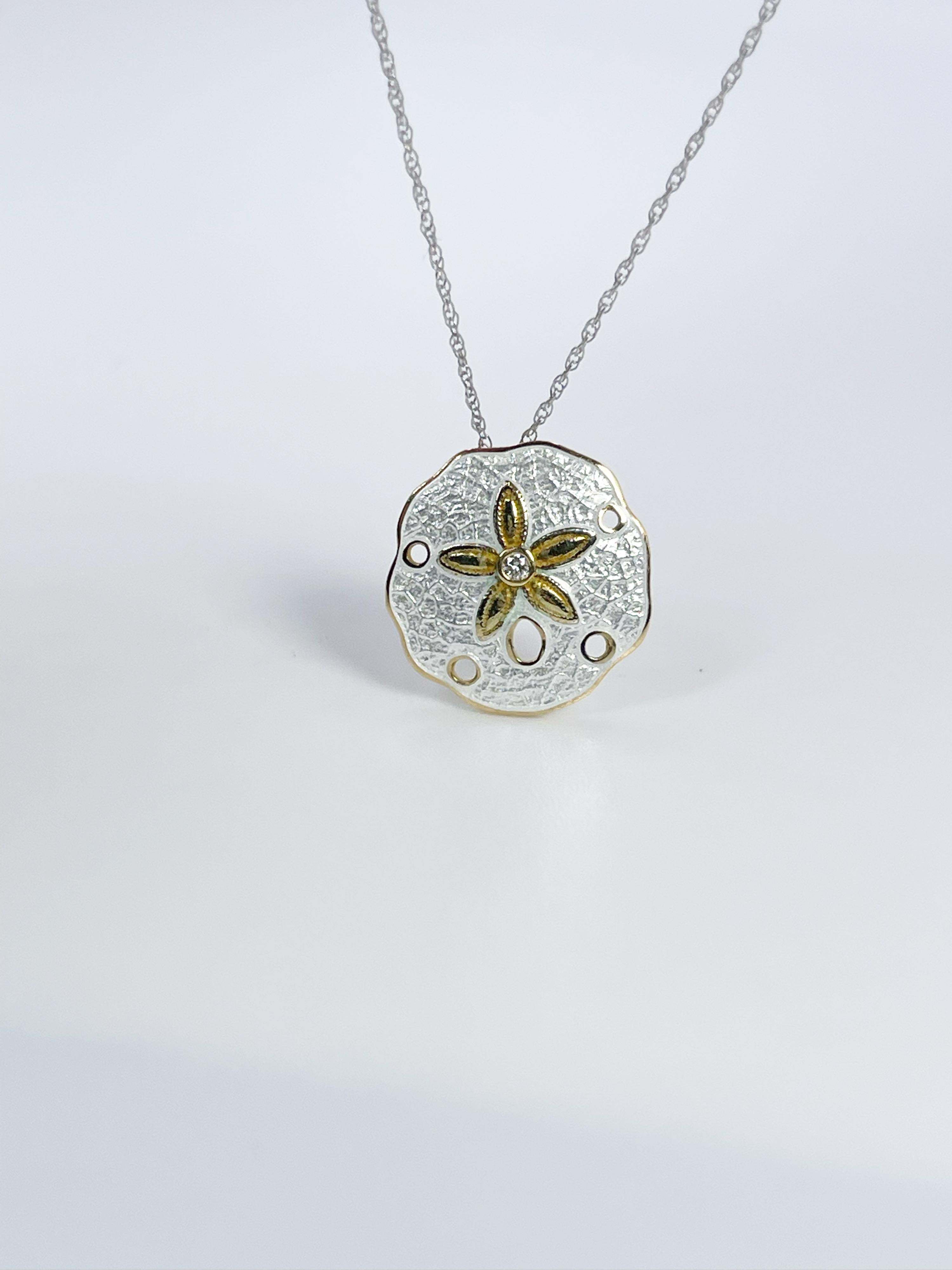 Exquisite and rare vitreous white enamel pendant in 18KT yellow gold accompanied by a center diamond 1.8mm.

GRAM WEIGHT (pendant only): 1.90gr
GOLD: 18KT yellow gold
CHAIN: 18