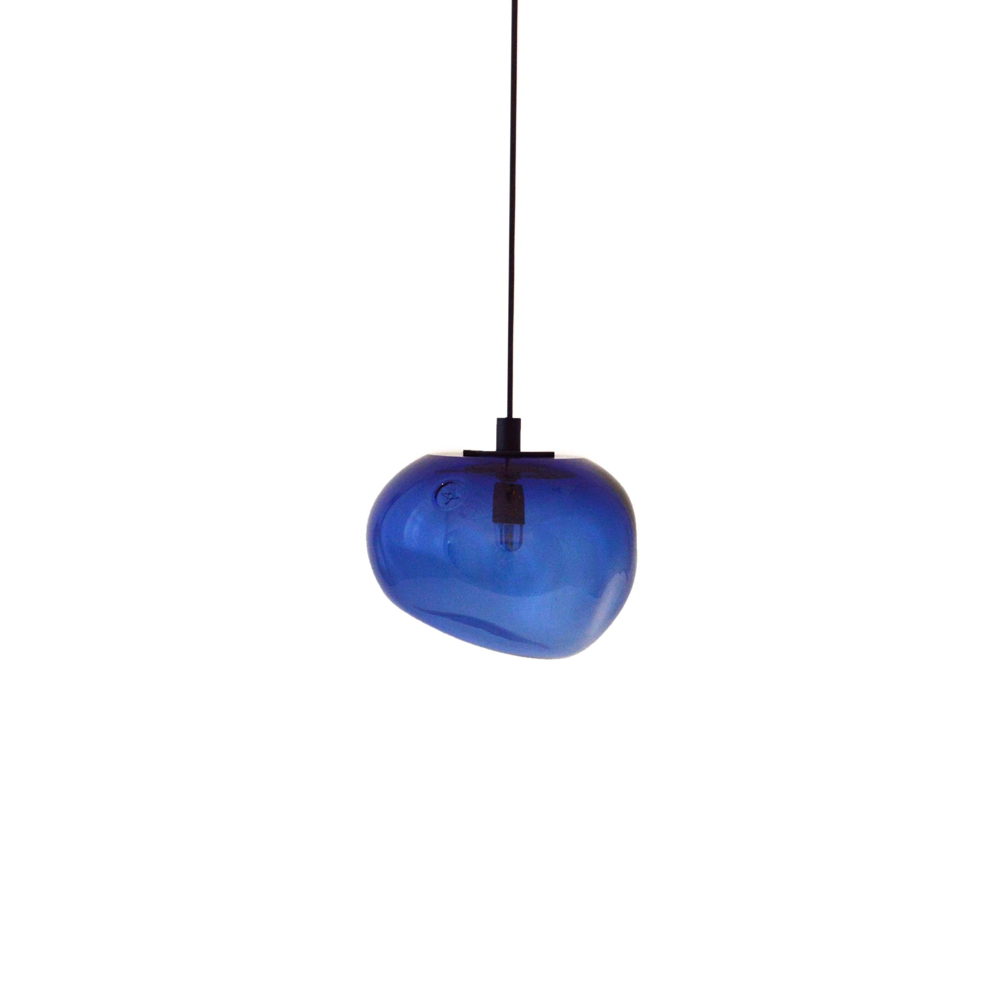 Starglow blue Iridescent pendant by ELOA
Material: Glass, steel, silver
Dimensions: D 15 x W 13 x H 100 cm
Also available in different colours and dimensions.

All our lamps can be wired according to each country. If sold to the USA it will be