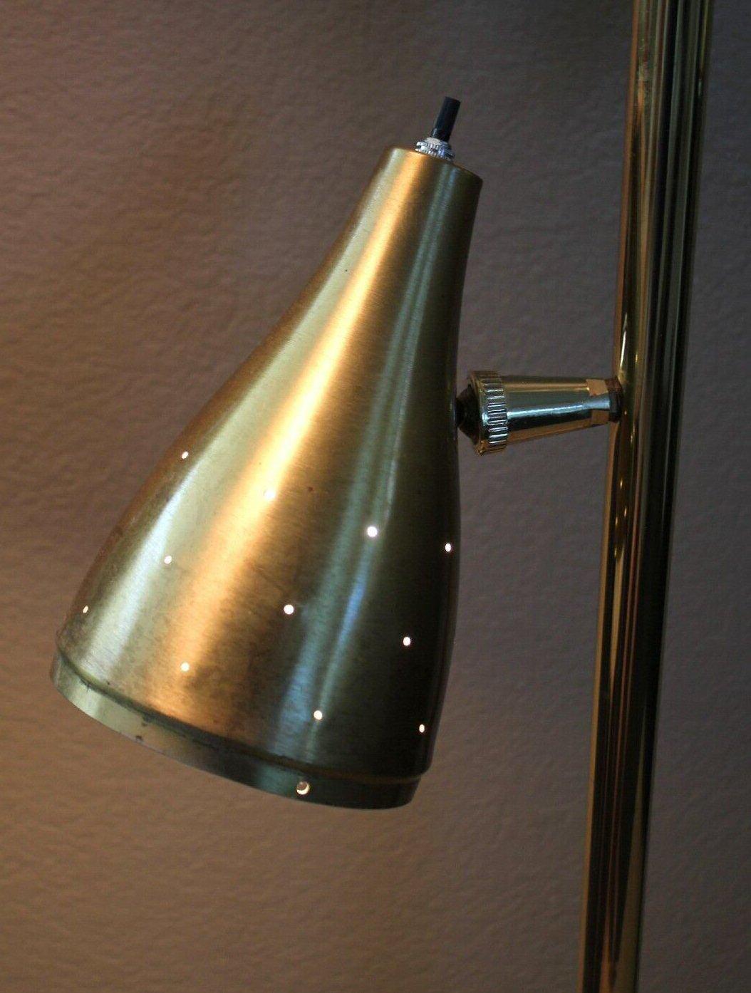 Américain Starlight 3 Shade Mid Century Modern Floor Pole Lamp ! 1950s Brass After Stilnovo en vente