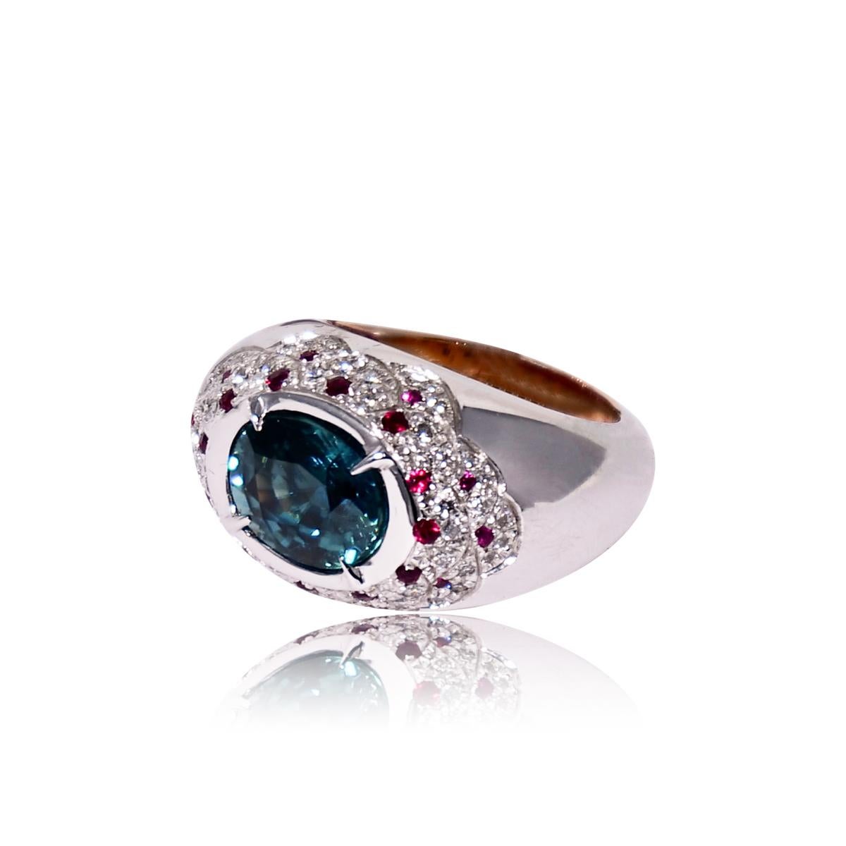 Starlight and 0, 60ct White Diamond with Ruby Pavé Cocktail Ring Made in Italy In New Condition In London, GB