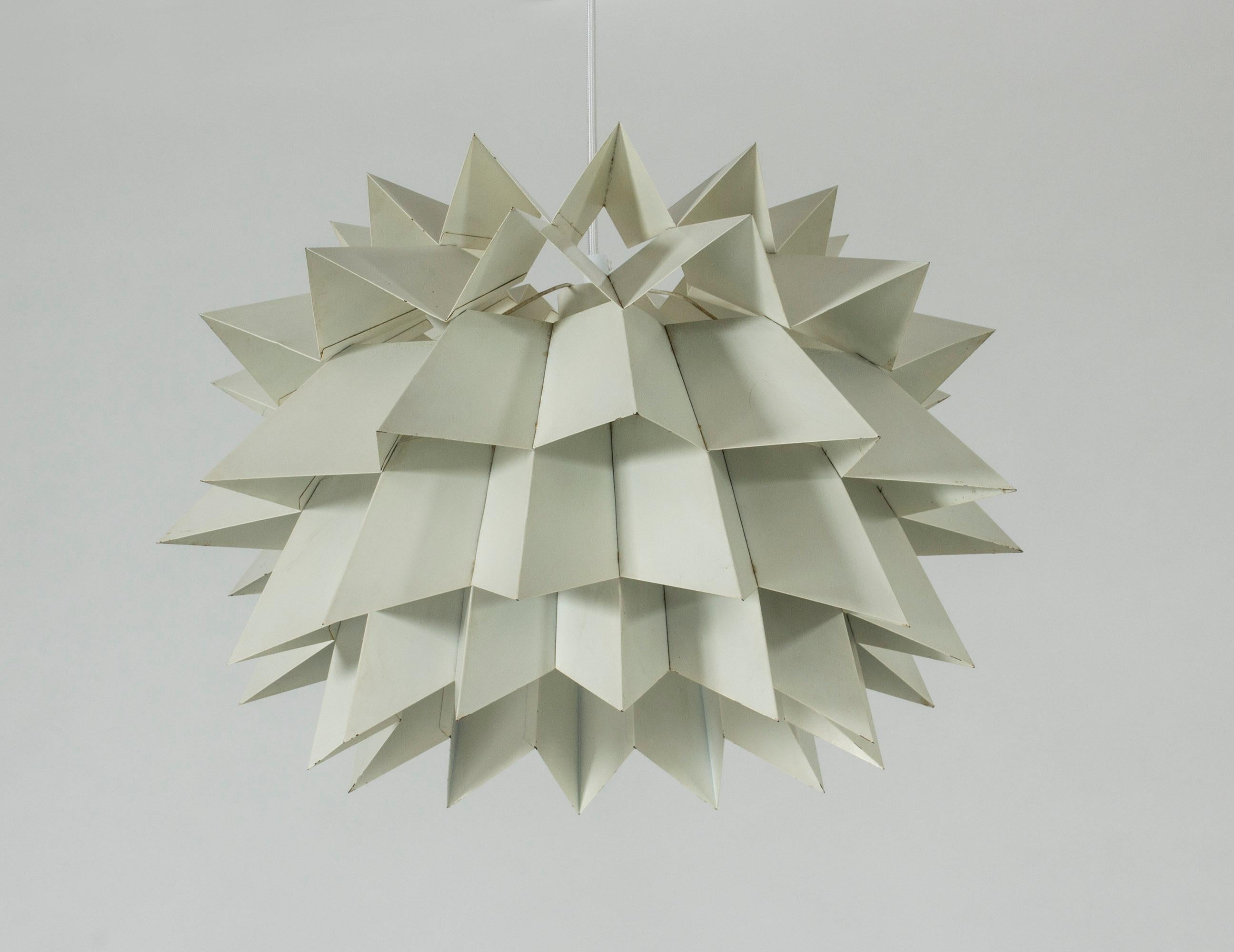 Striking “Starlight” pendant lamp, also referred to as “Sydney light”, by Anton Fogh Holm and Alfred J. Andersen. Lacquered crisp white.
