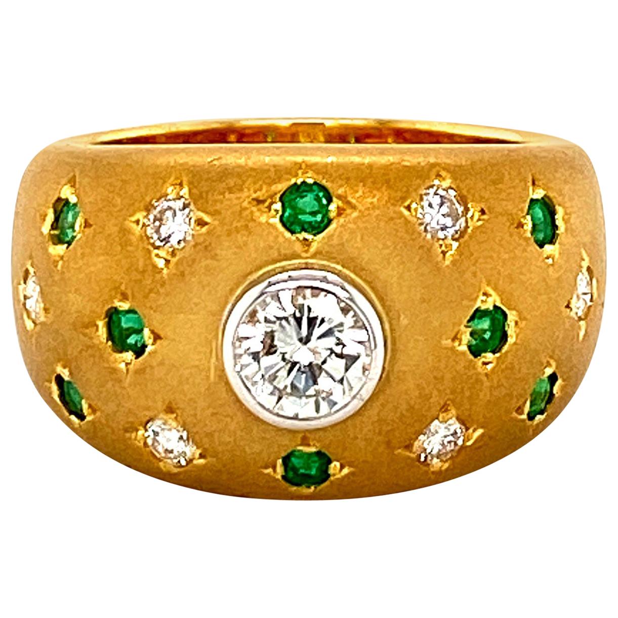 Starry Diamond and Emerald Band Ring in 18 Karat Gold with Vintage Matte Finish