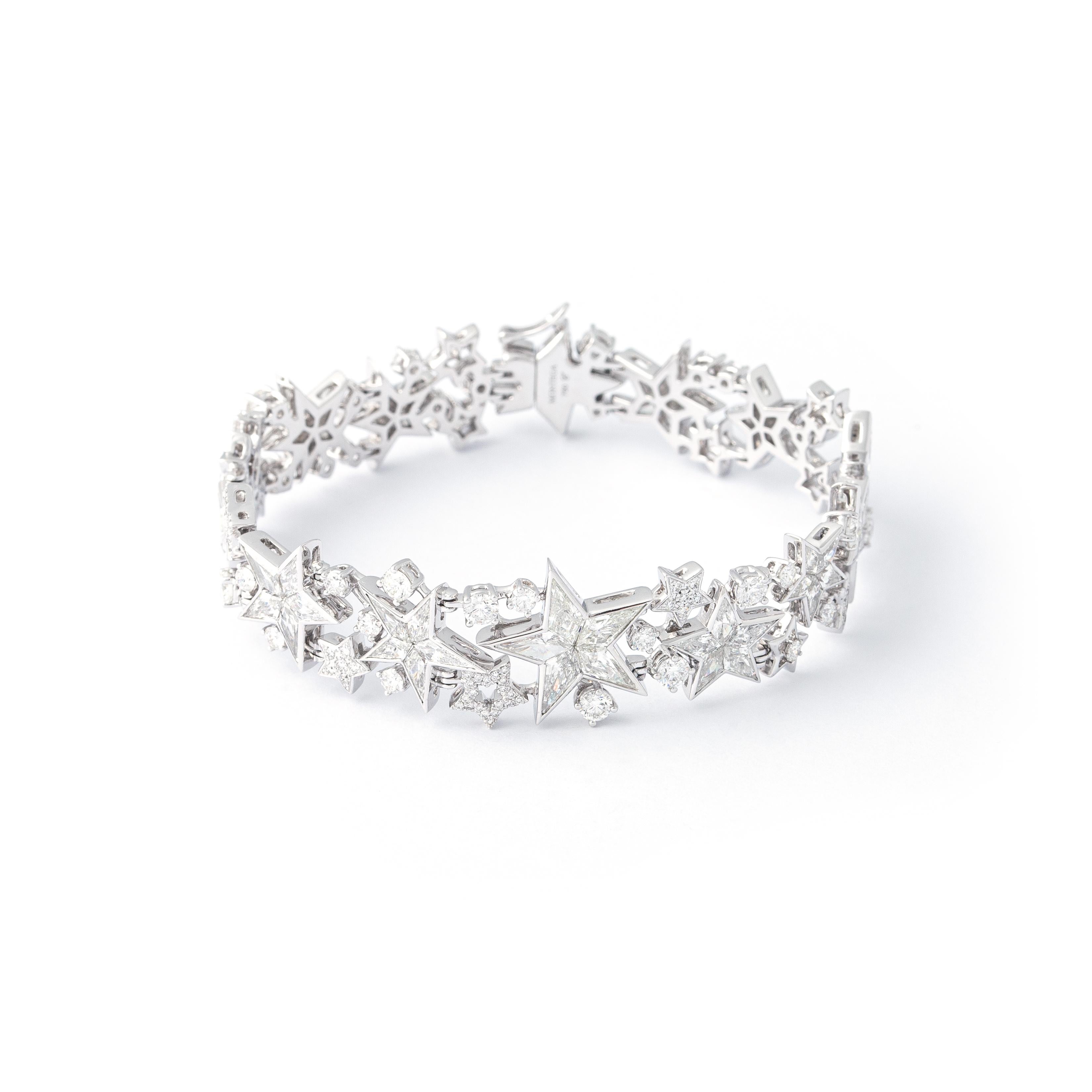 Bracelet in 18kt white gold set with 149 diamonds 3.57 cts and 65 stars diamonds 8.34 ctsds 1.01 cts.

Length: 18.00 centimeters (7.09 inches).

Total weight: 33.46 grams.

Width : 1.70 centimeters (0.67 inches).