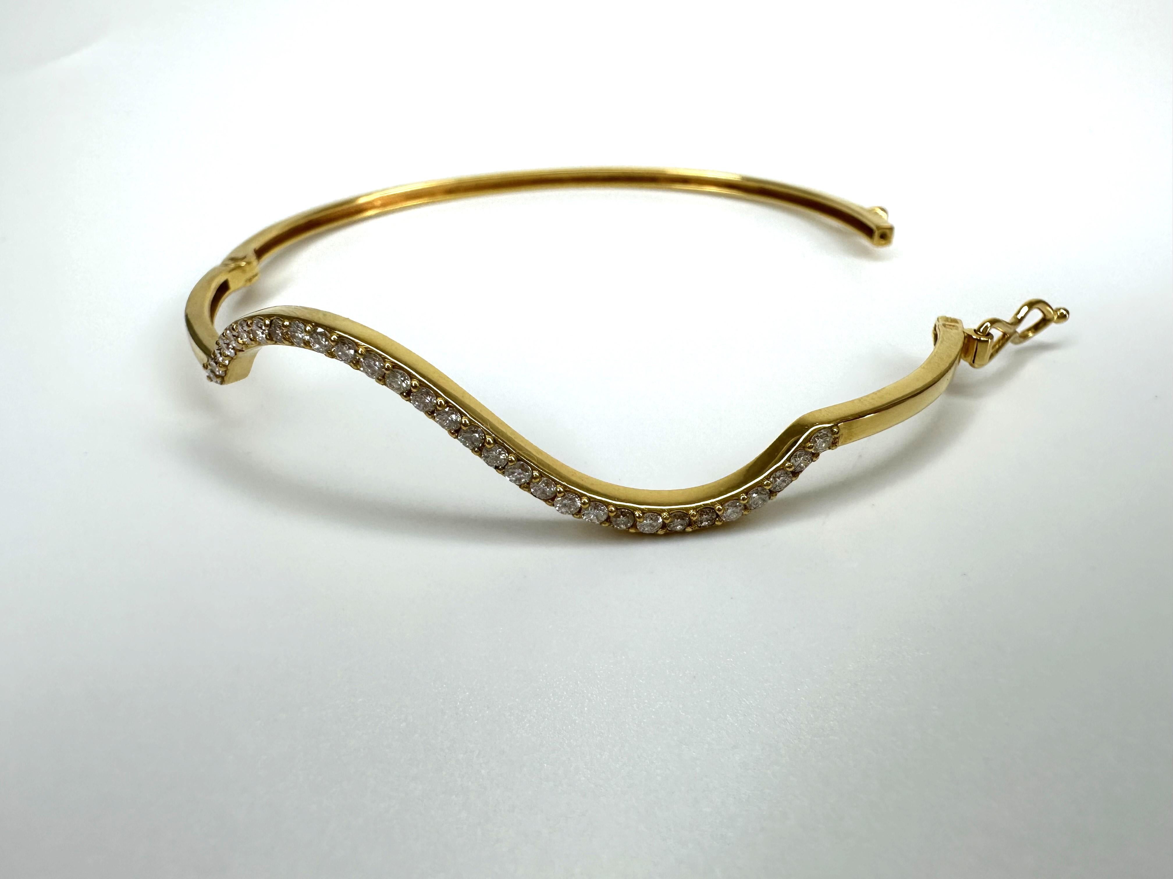 Bracelet étoile en or et diamants en vente 1
