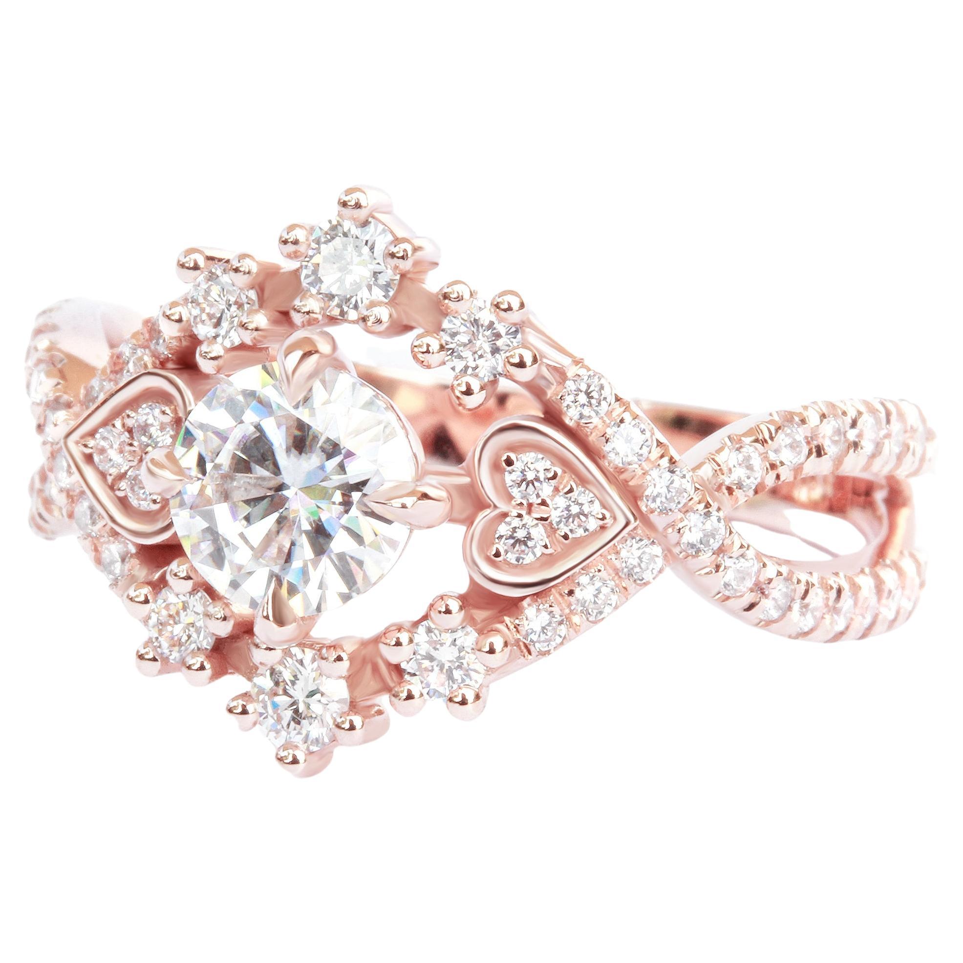 Bague de fiançailles Destiny Stars & Heart en moissanite ronde unique avec halo de diamants