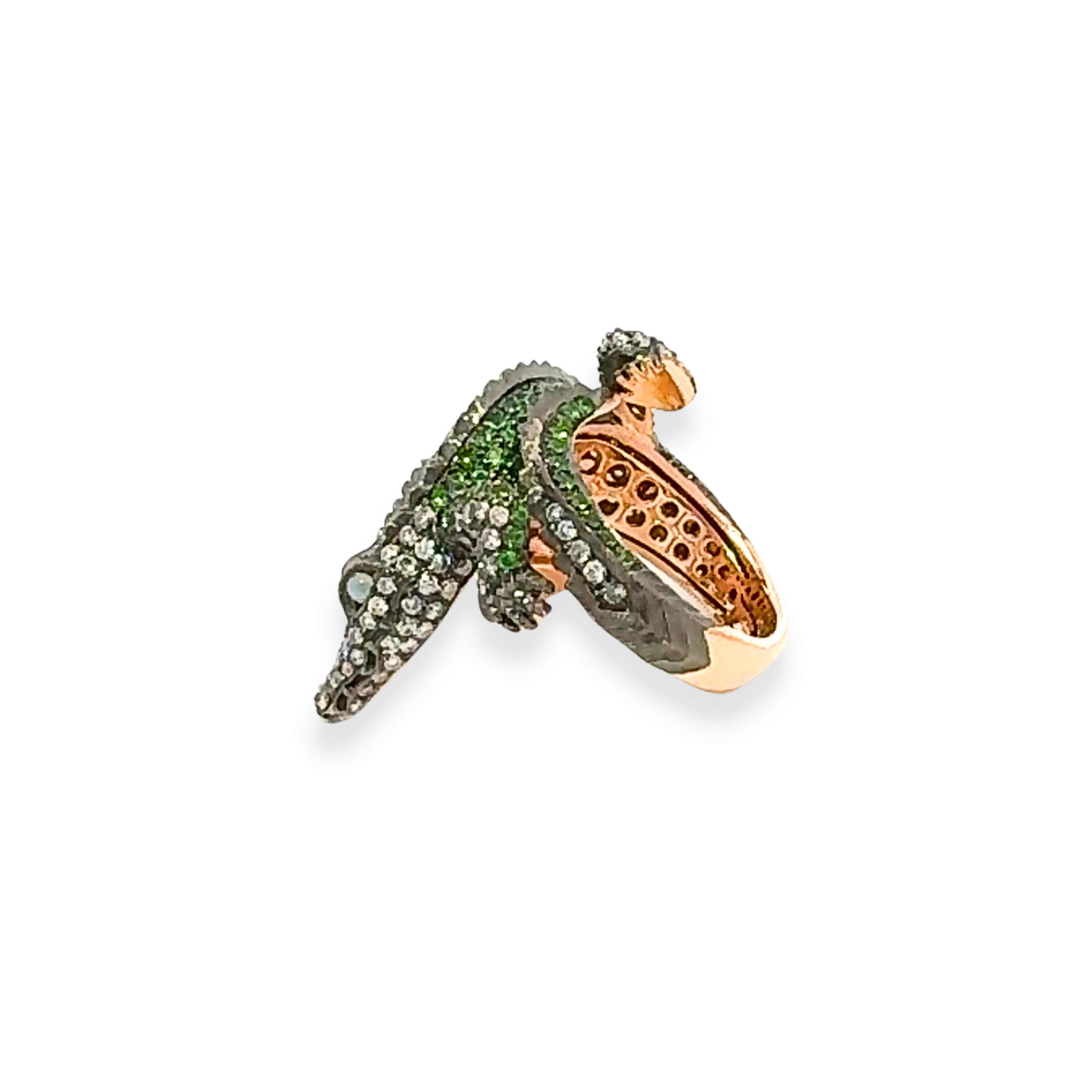 Modern Startling Crocodile Diamond Tsavorite Yellow gold 18K Exclusive Ring For Sale