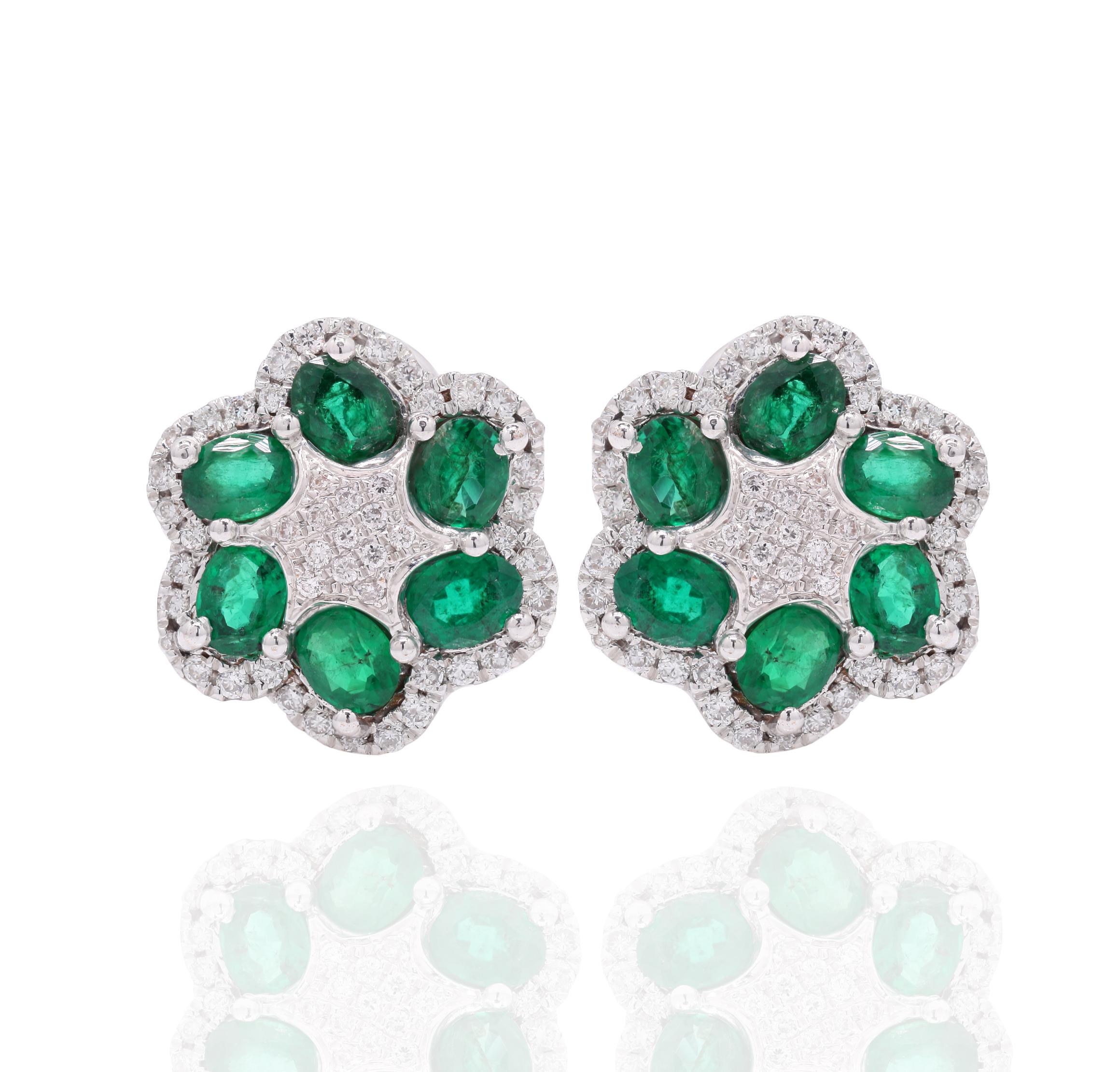 Art Deco Startling Statement Emerald and Diamonds Clip on Stud Earrings in 14K White Gold For Sale