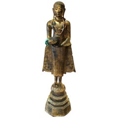 Statue de bouddha thaïlandais en bronze bijoutier d'une beauté saisissante