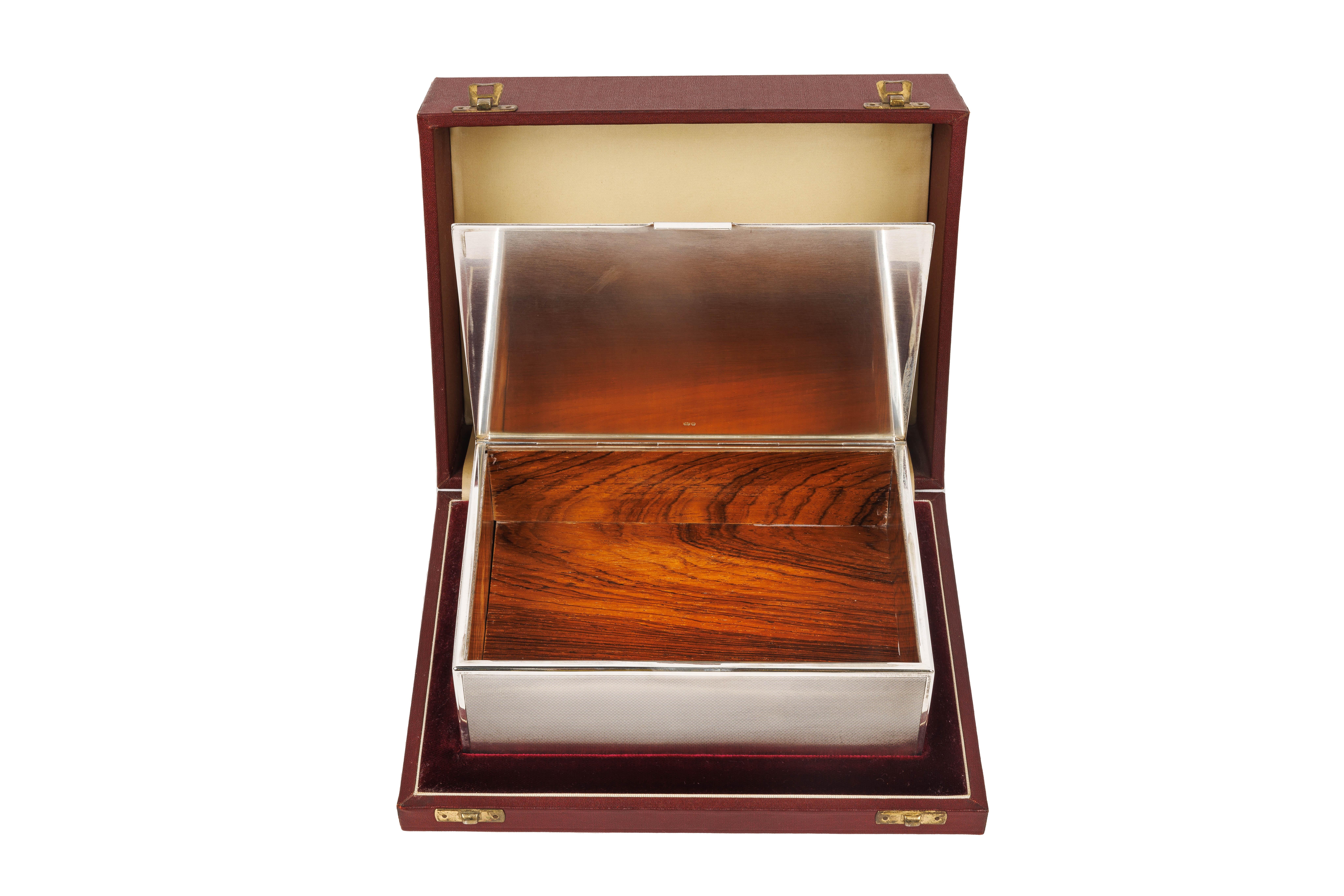 Estado de Qatar y Grant Macdonald, una rara caja humidificadora de plata Silver en venta