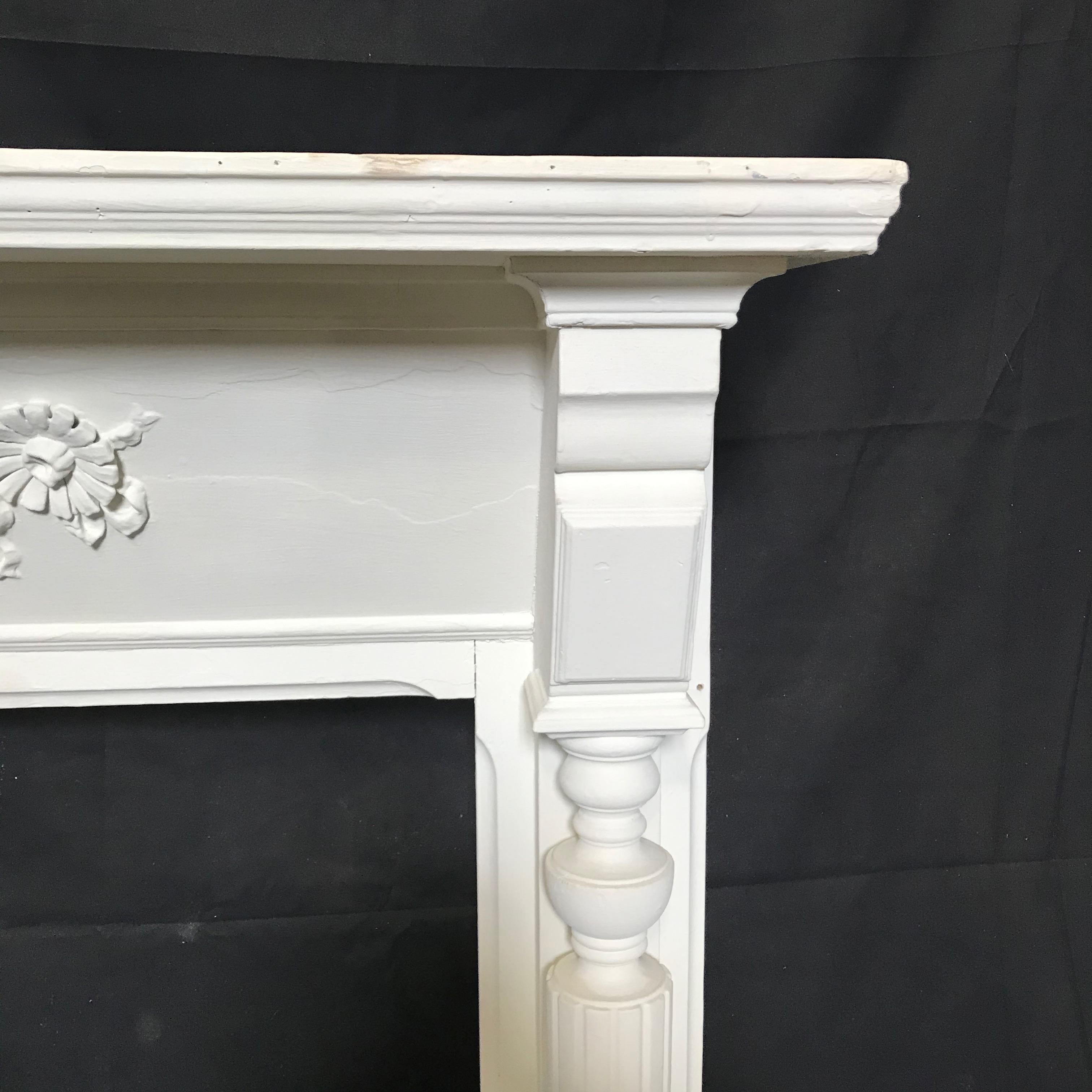 Stately 19th Century Federal Carved White Fireplace Mantel with Columns In Good Condition In Hopewell, NJ