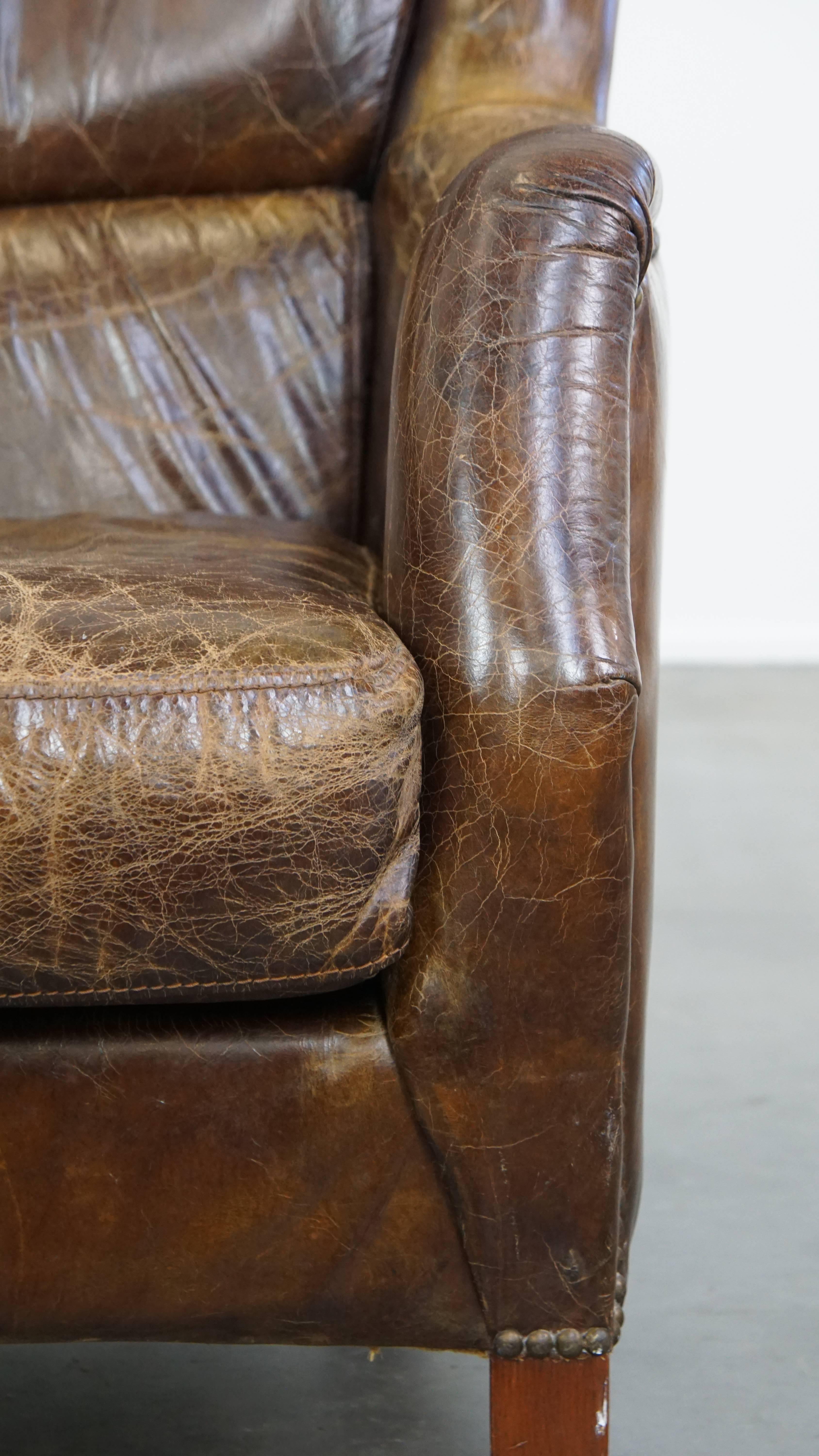 Stately and comfortable grained cowhide armchair with a timeless design For Sale 5