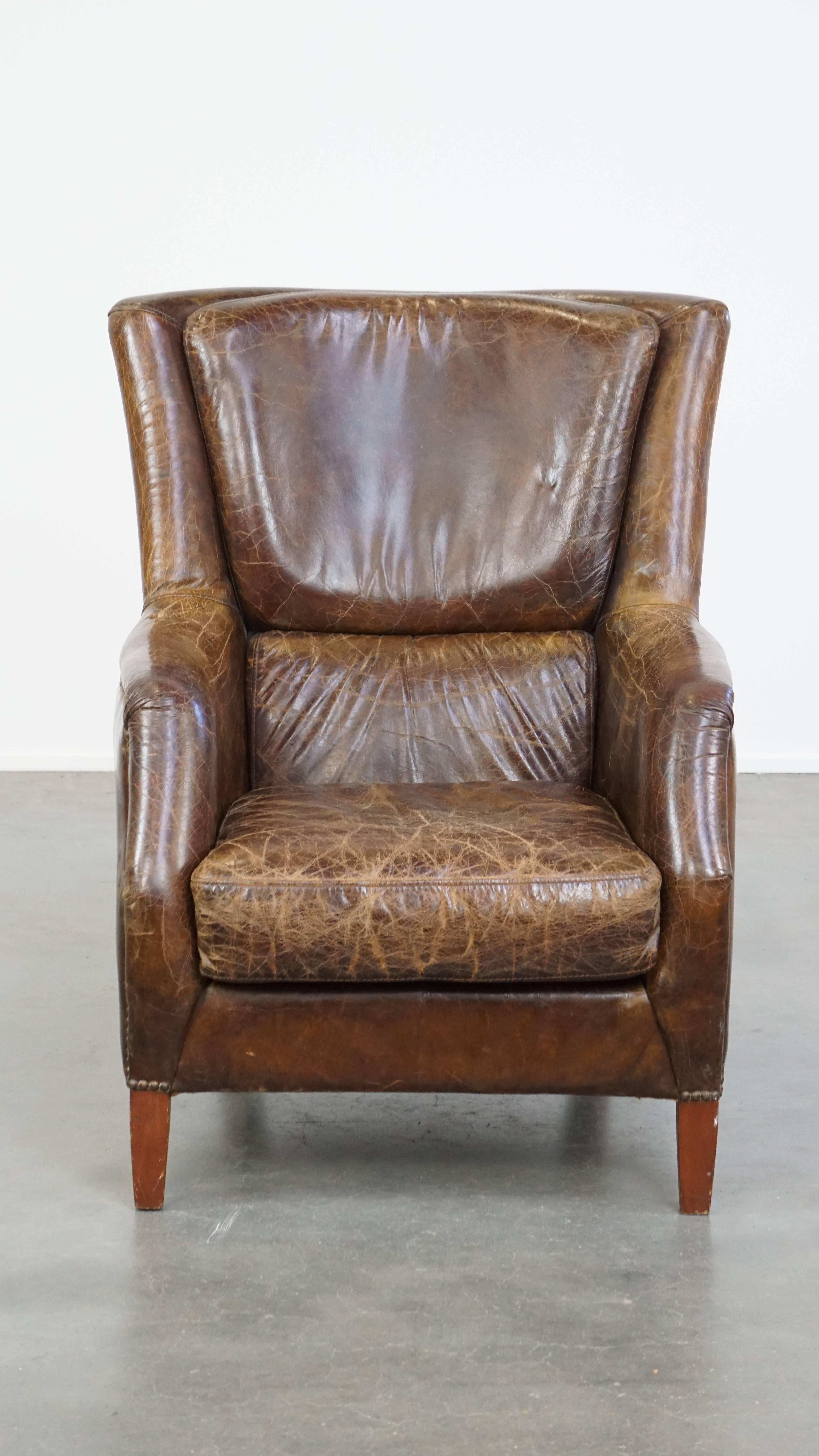 Offered is this stately and comfortable grained cow leather armchair with a timeless design and a beautiful color scheme.

This timeless grained cow leather armchair will feel at home in almost any interior. It has a beautiful, almost stately