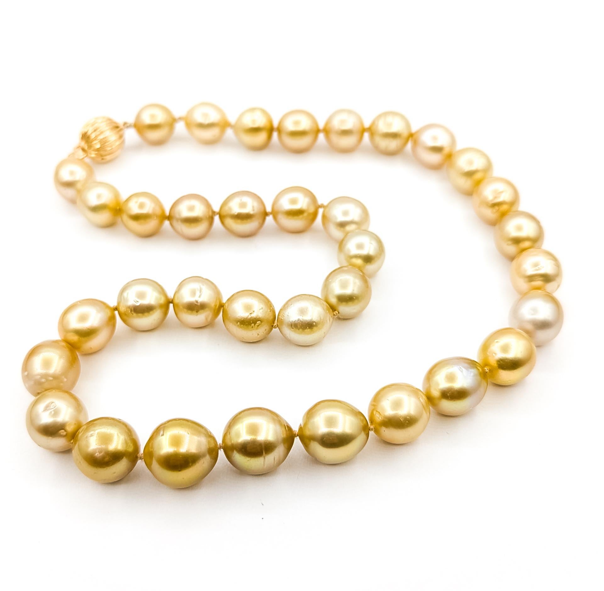 Elegante collana di perle dorate in oro giallo 14 carati in vendita 1